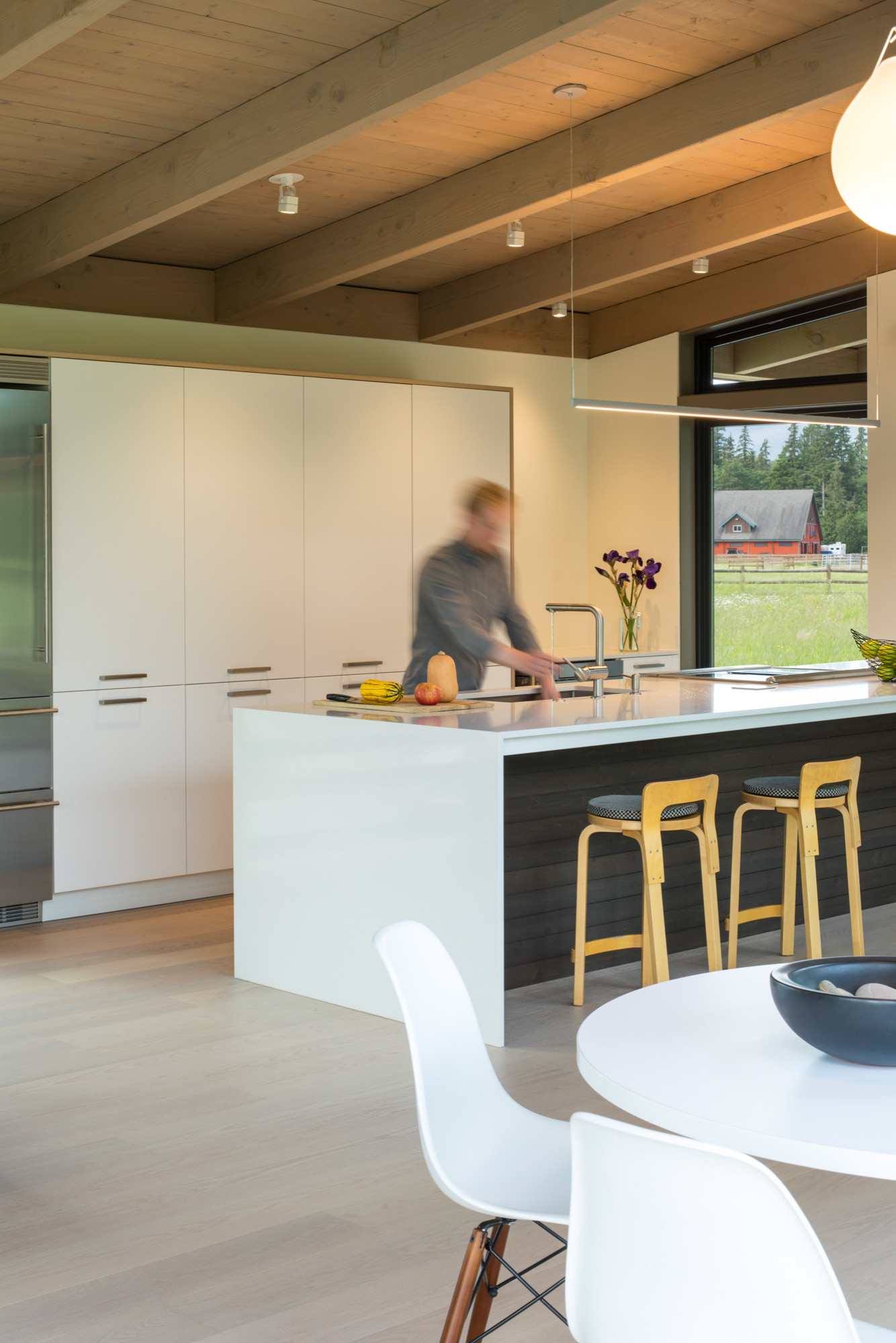 Houzz США: Современный дом с видом на Каскадные горы