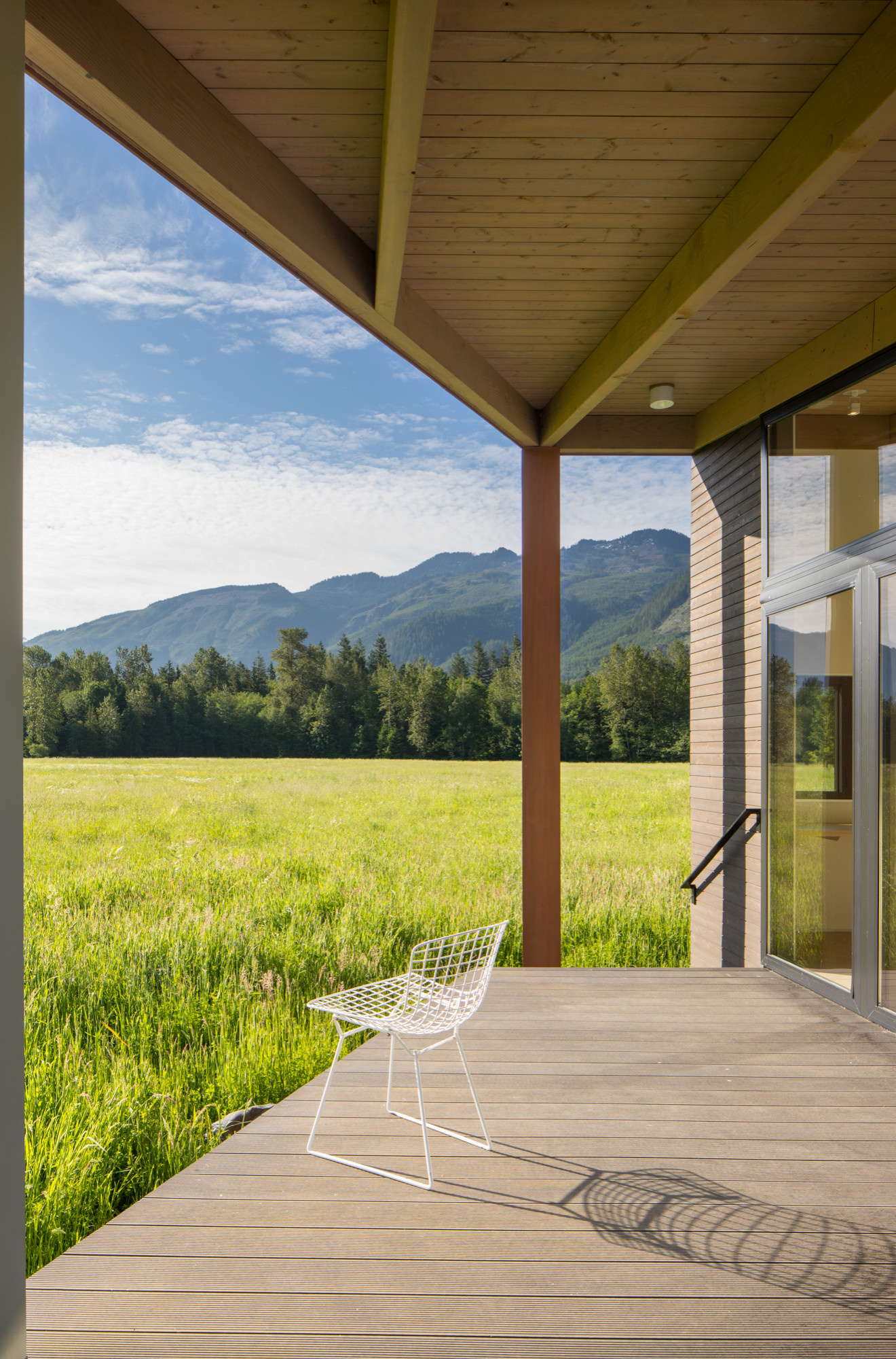 Houzz США: Современный дом с видом на Каскадные горы