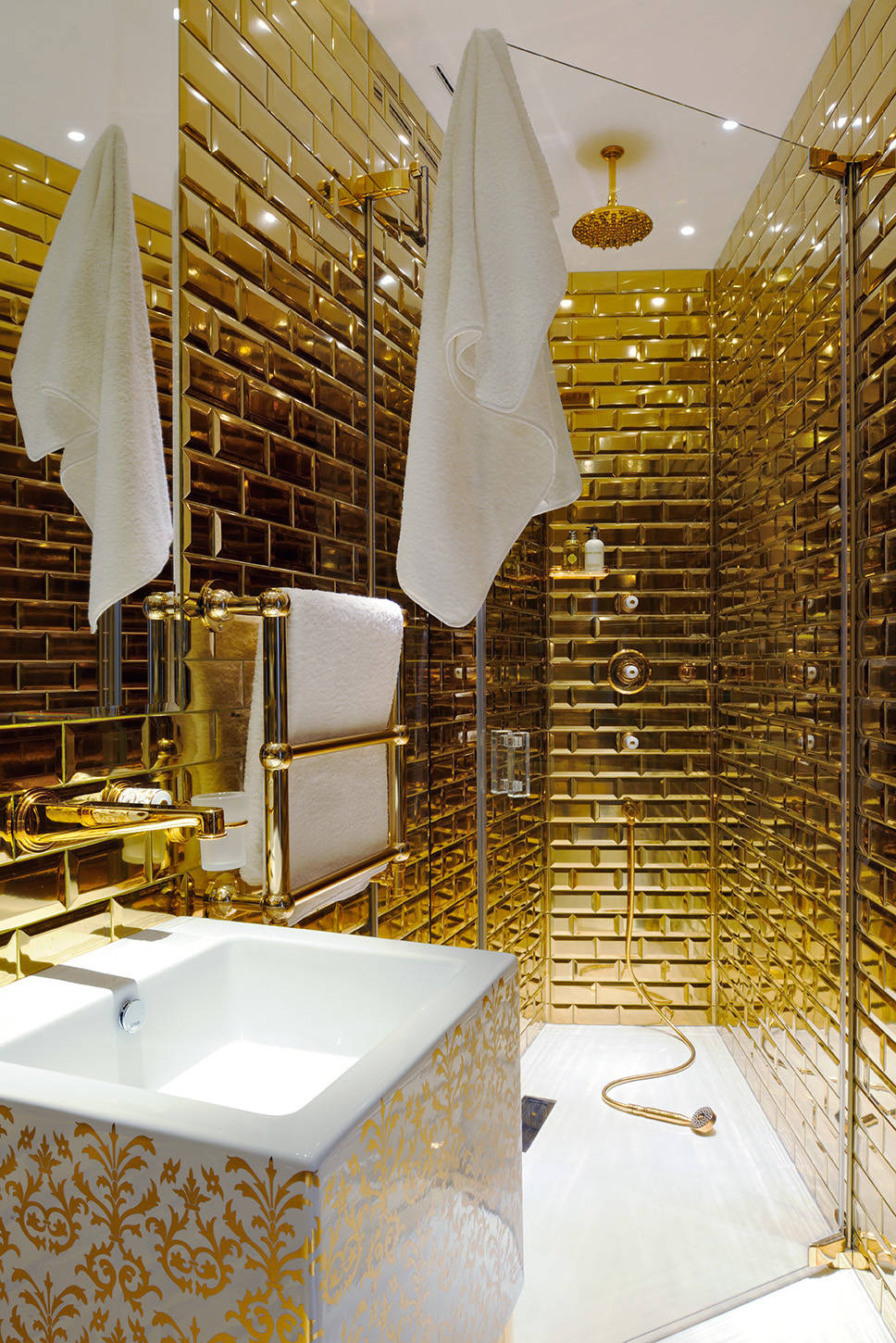 Фотоохоота: 91 идея для стены за душевой шторкой