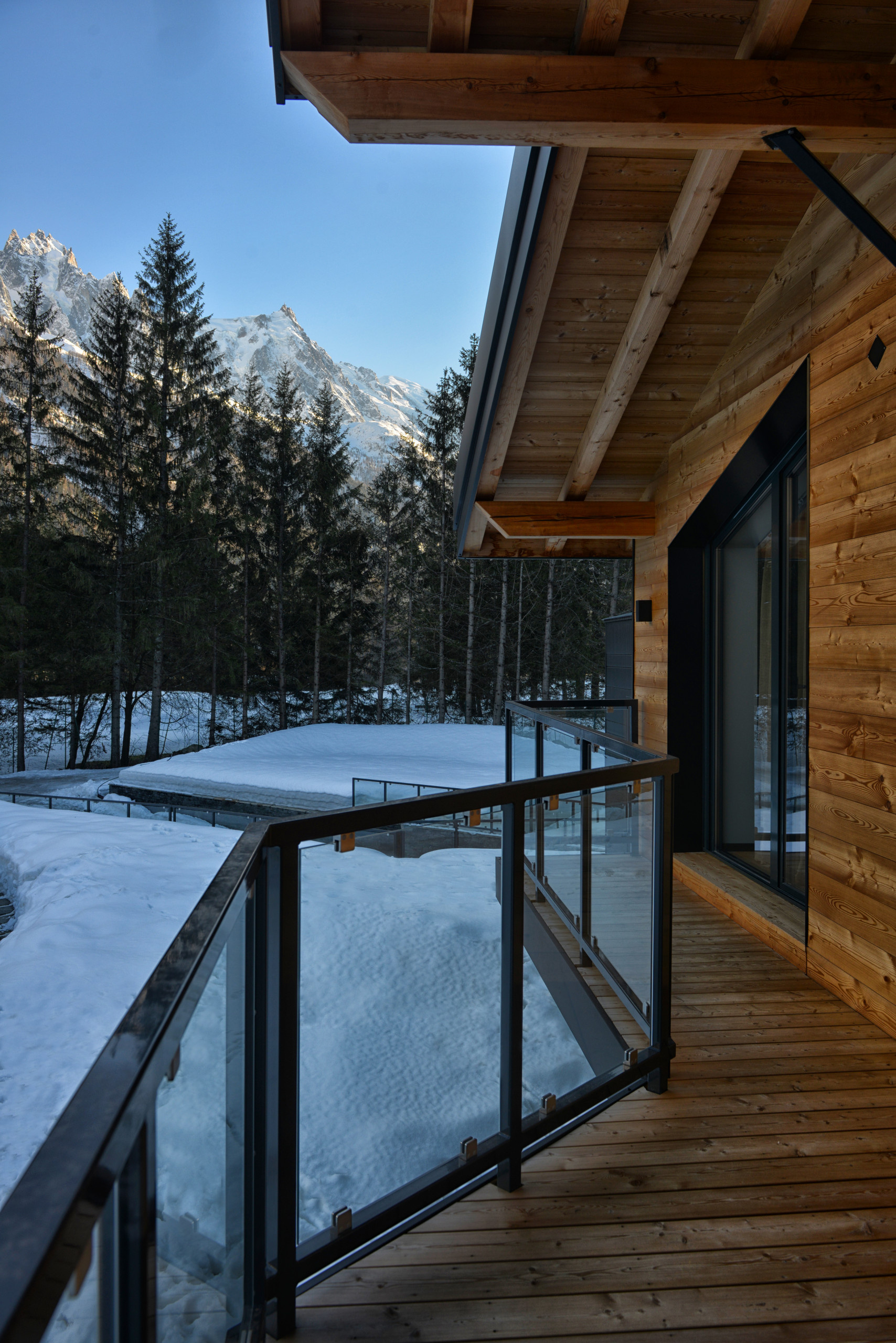 Как правильно: Как не вздрагивать от каждого шороха, если вы один дома