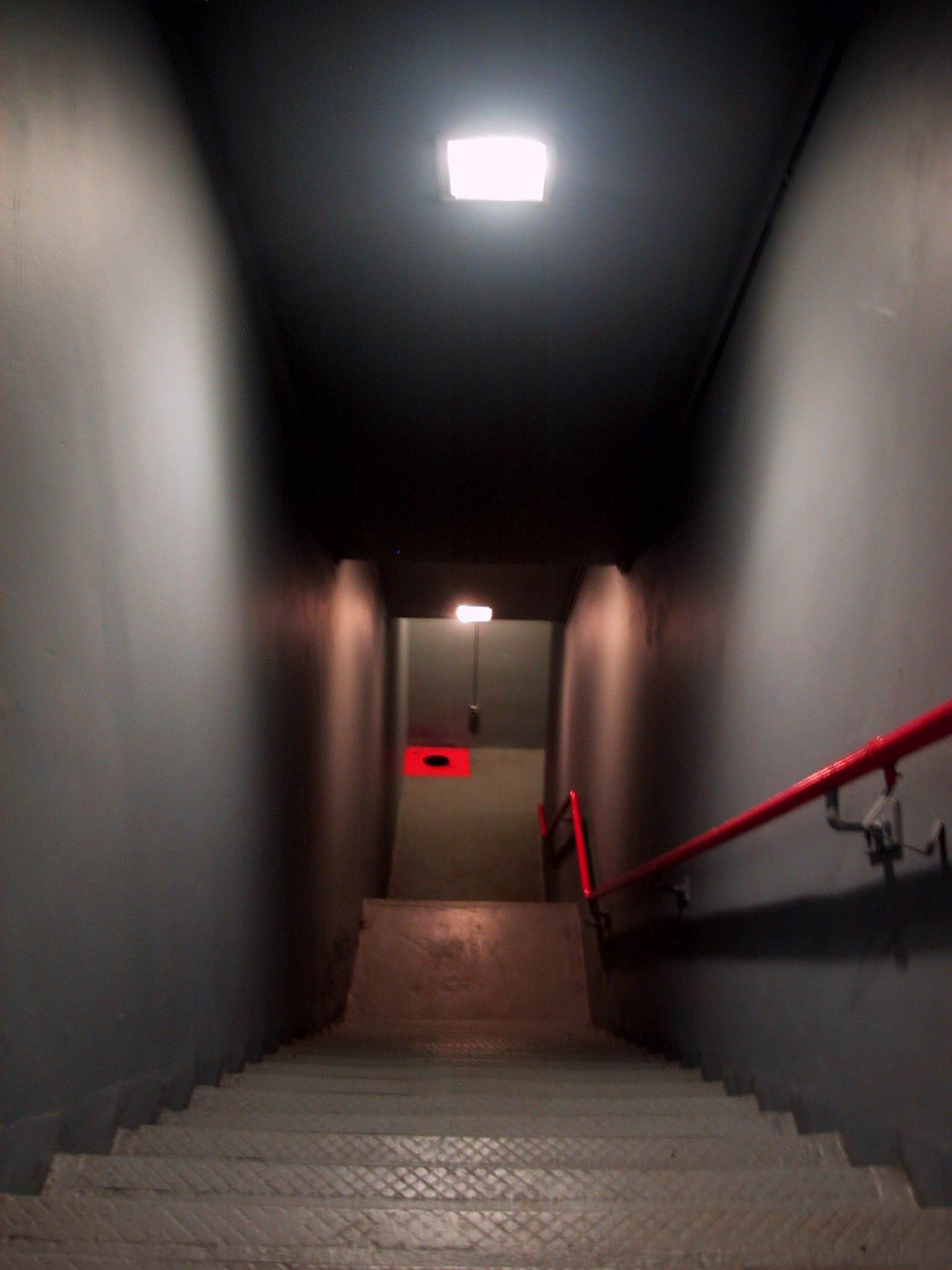 Как правильно: Как не вздрагивать от каждого шороха, если вы один дома