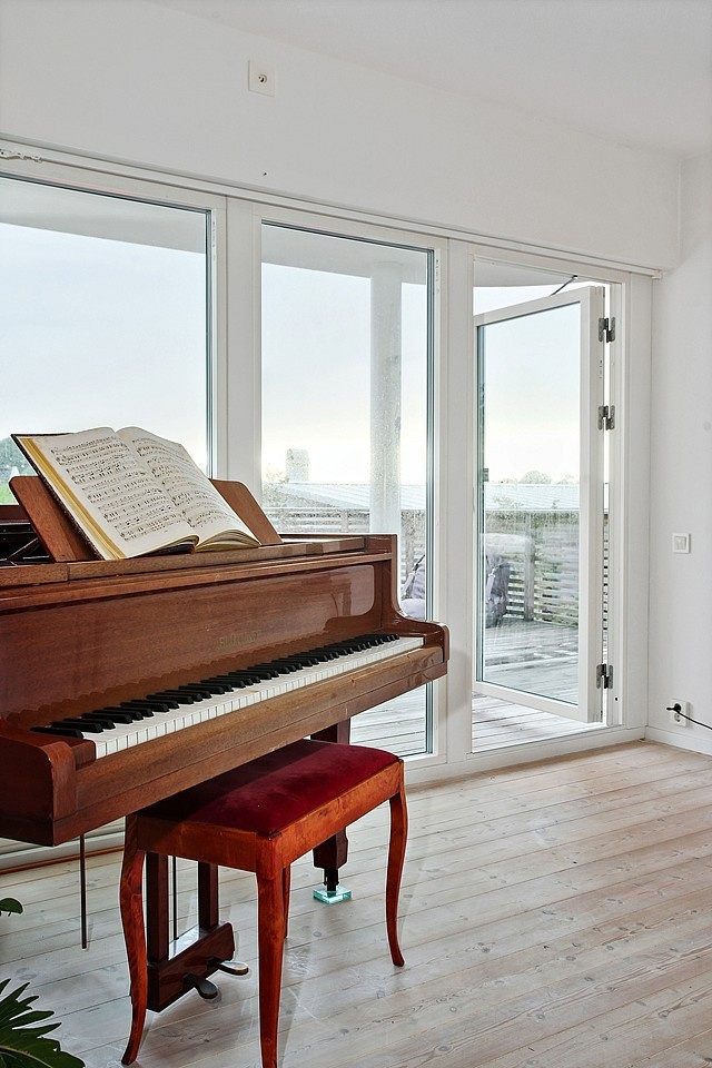 Как правильно: Как не вздрагивать от каждого шороха, если вы один дома