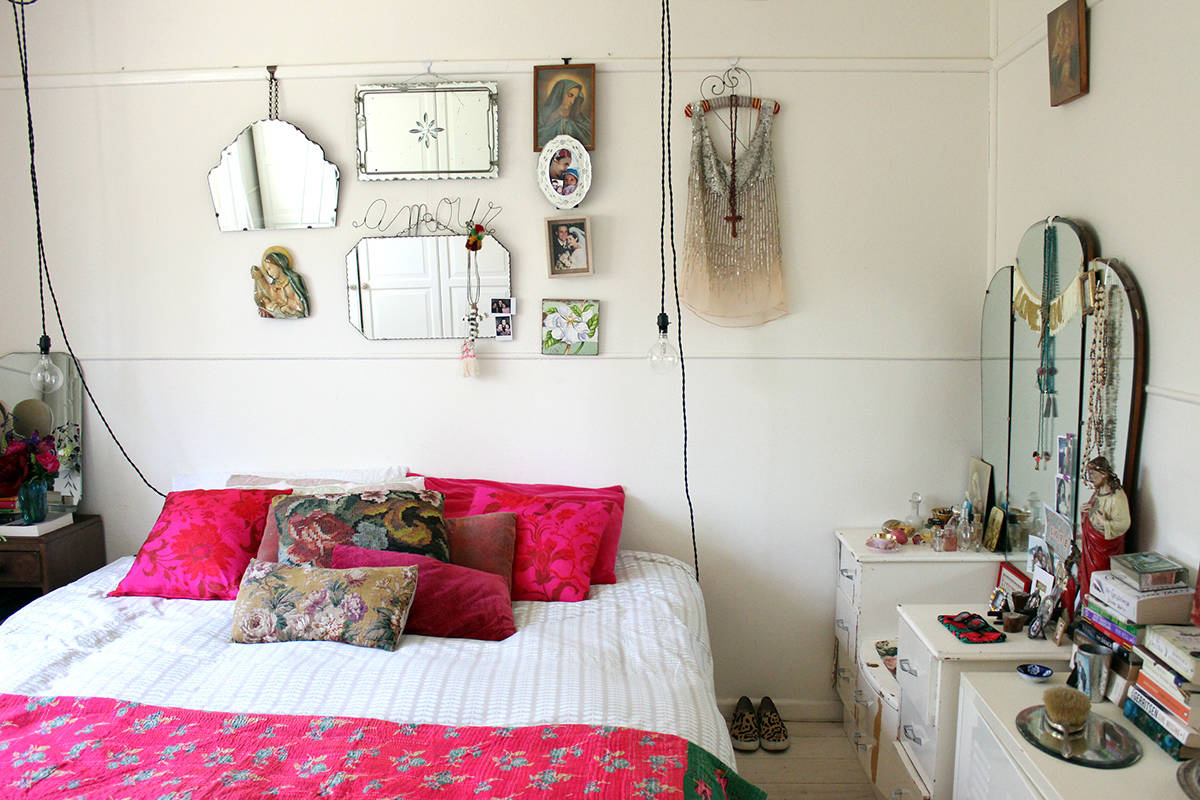 Микротренд: Множественные композиции из зеркал на стене