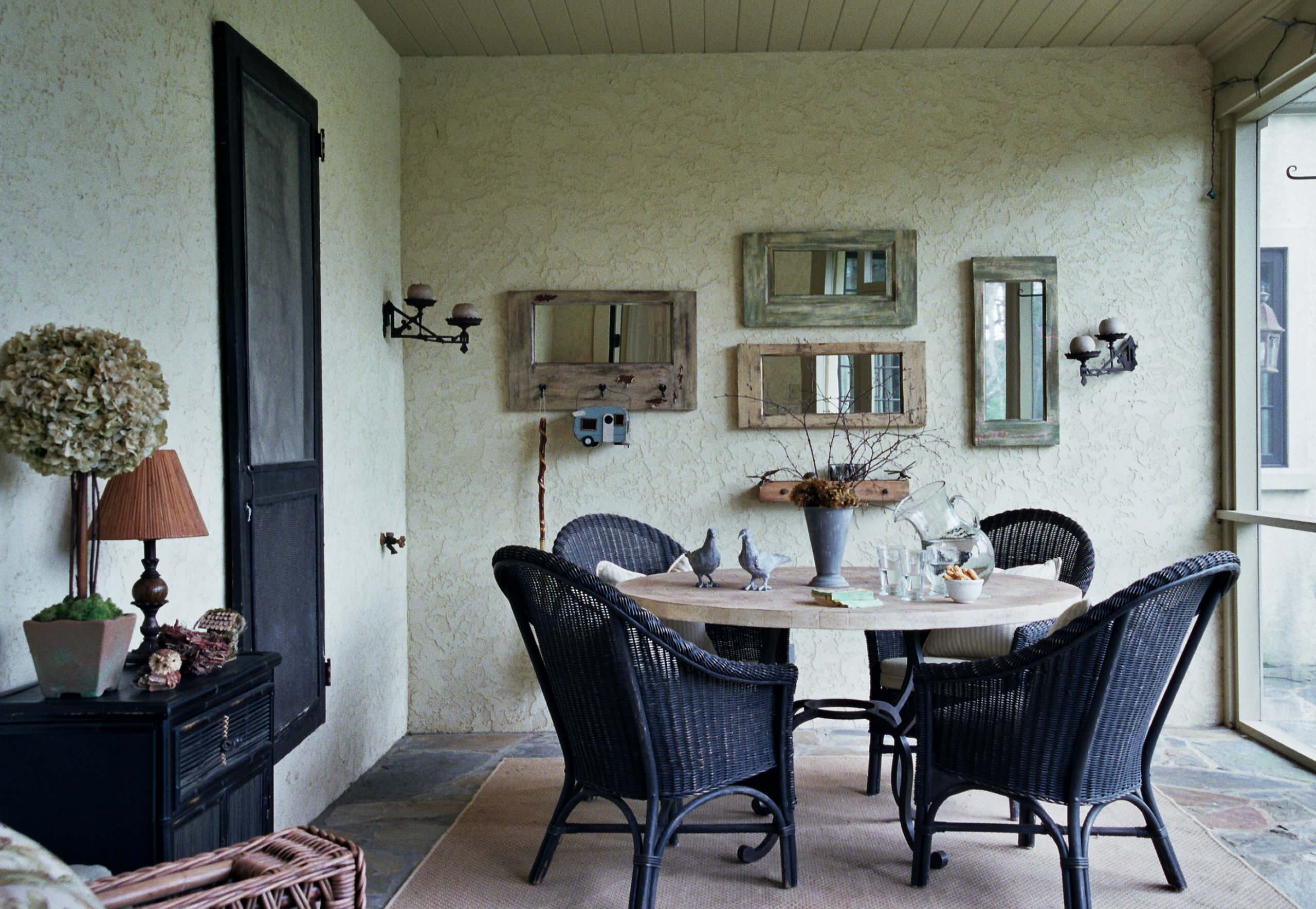 Микротренд: Множественные композиции из зеркал на стене