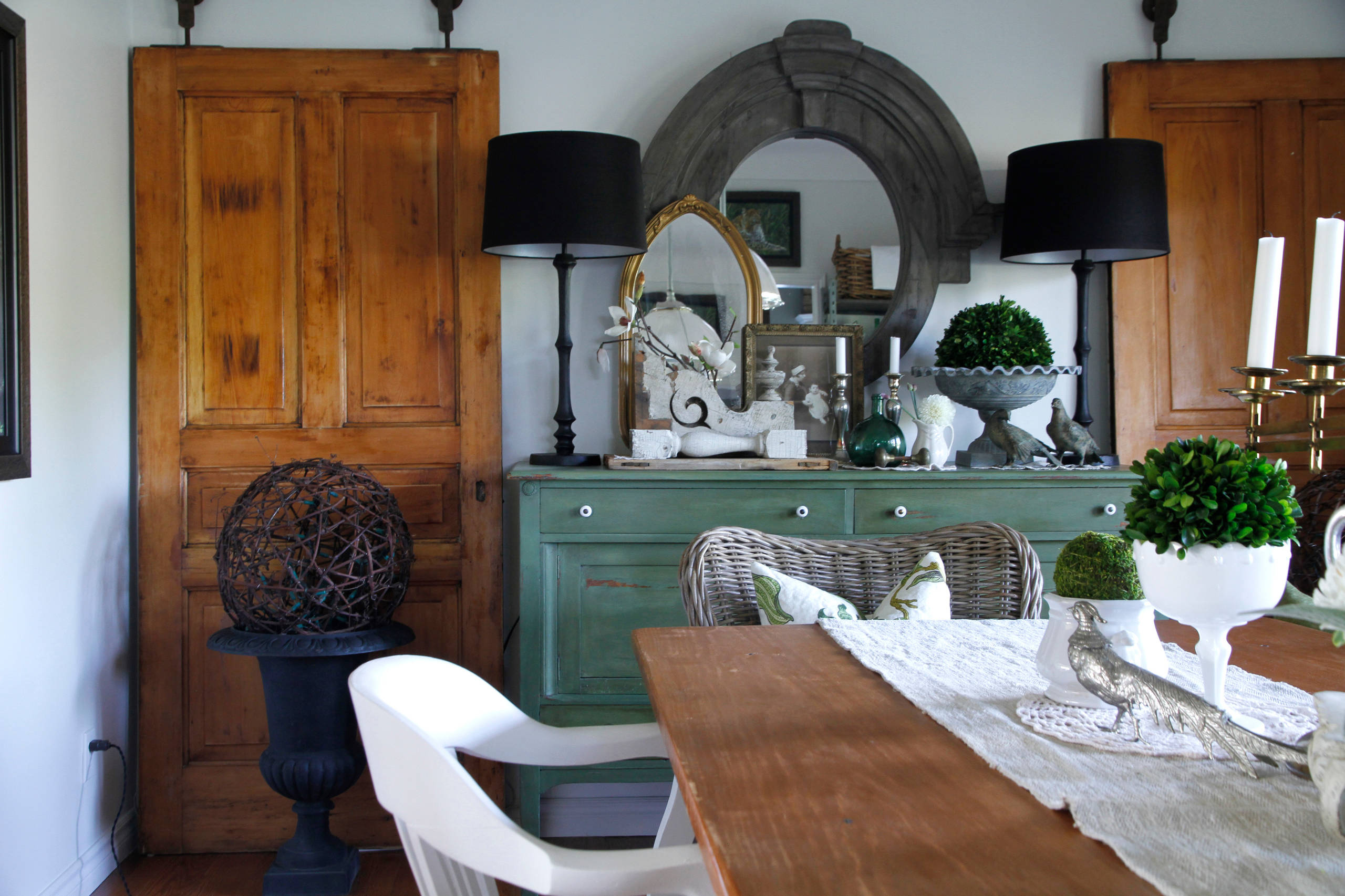 Микротренд: Множественные композиции из зеркал на стене