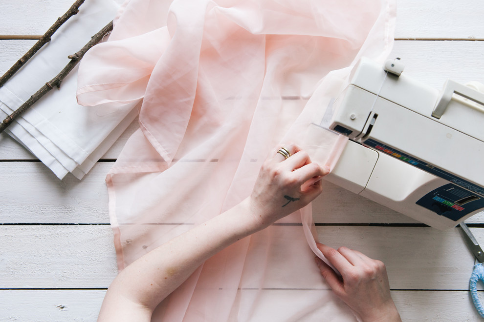 DIY: Рулонная штора на дачное окно