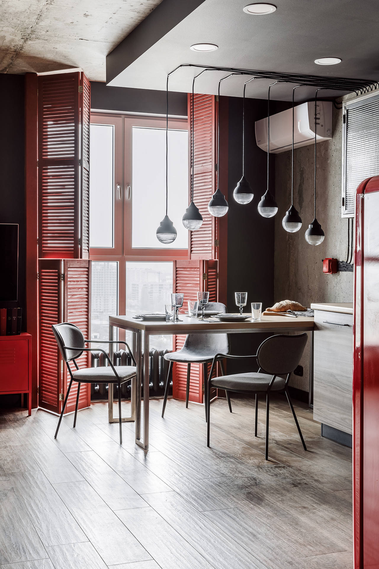 Houzz тур: Студия с красными ставнями в Краснодаре