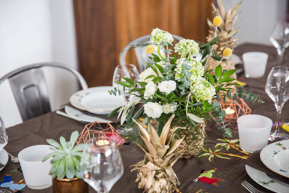 Своими руками: Делаем вазу из ананаса