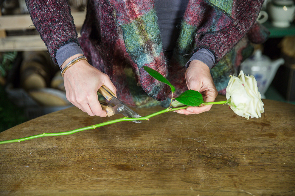 Своими руками: Делаем вазу из ананаса