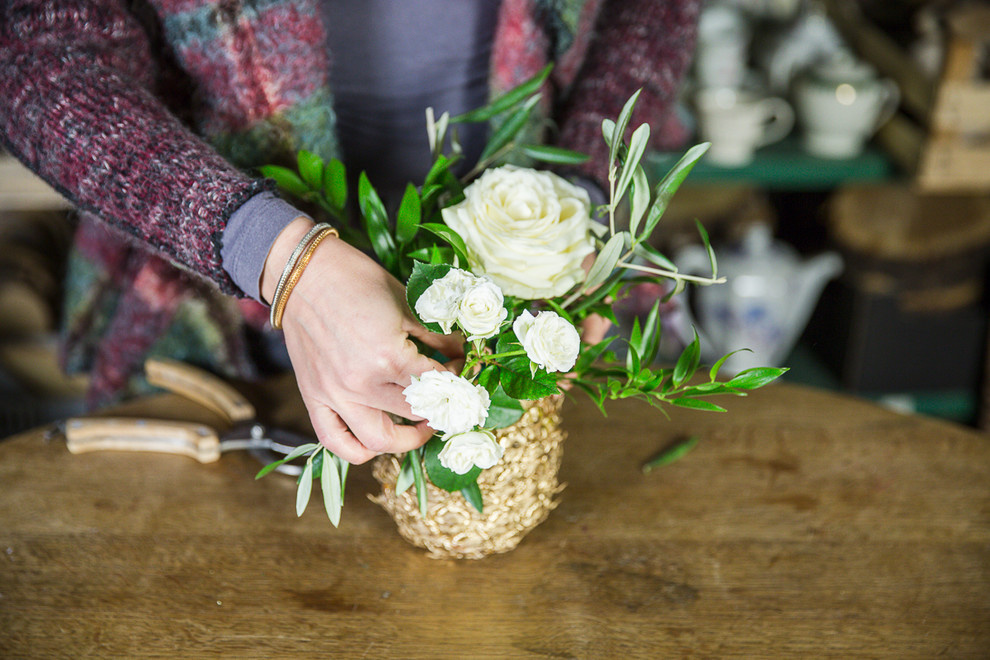 Своими руками: Делаем вазу из ананаса