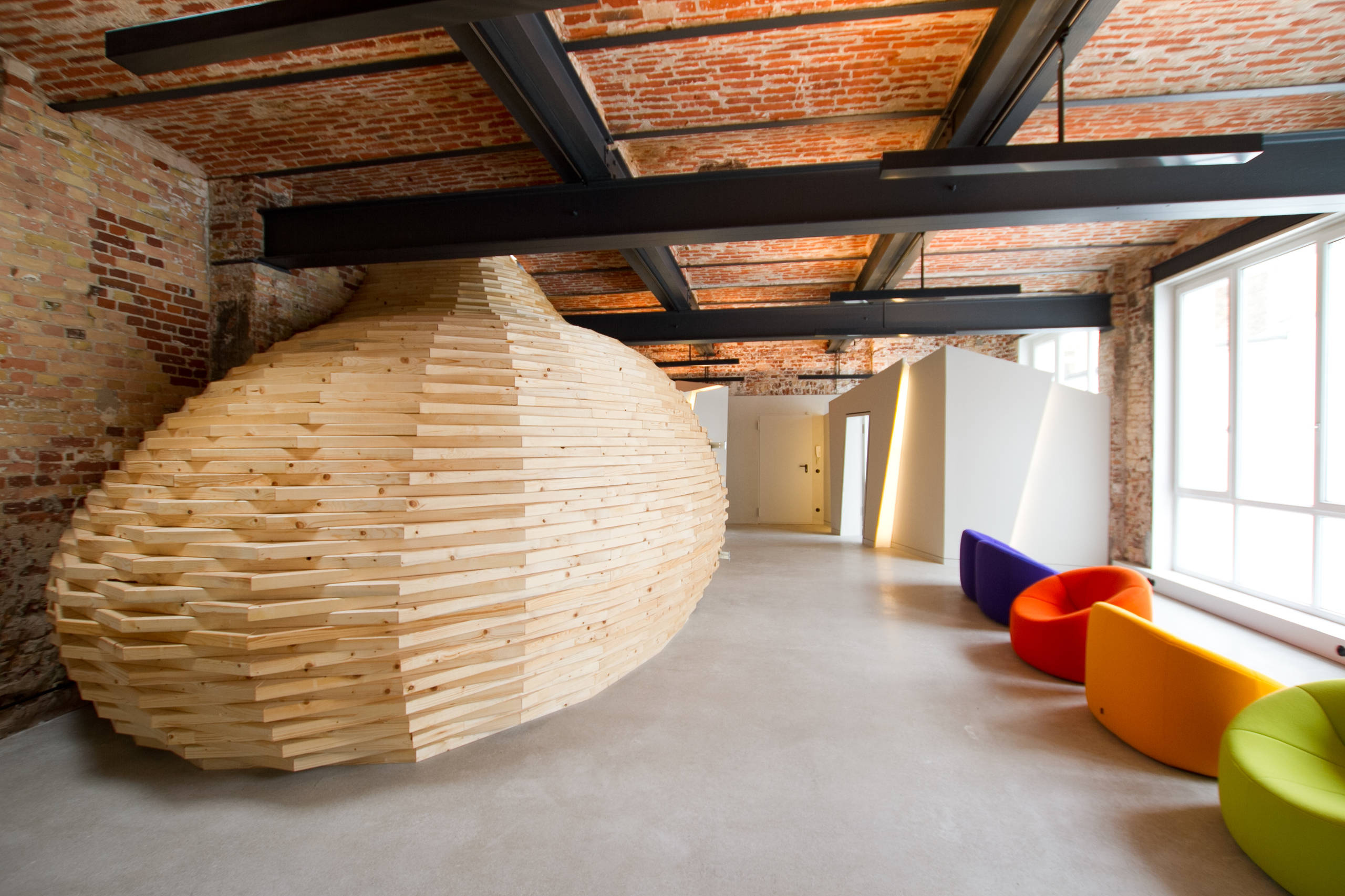 Houzz Германия: Деревянный кокон в берлинском лофте