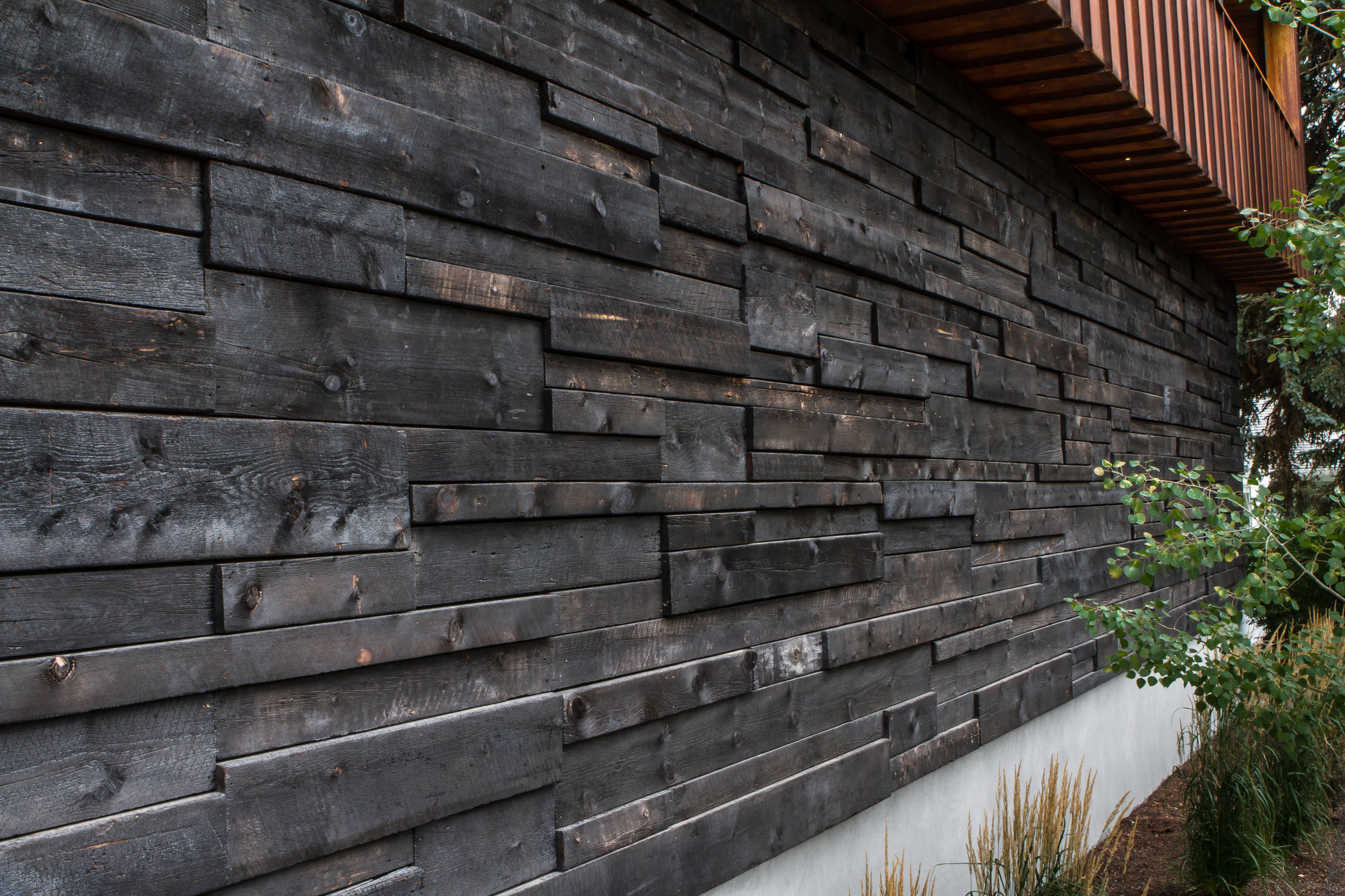 Темный фасад: Признак пессимизма или прогресса?