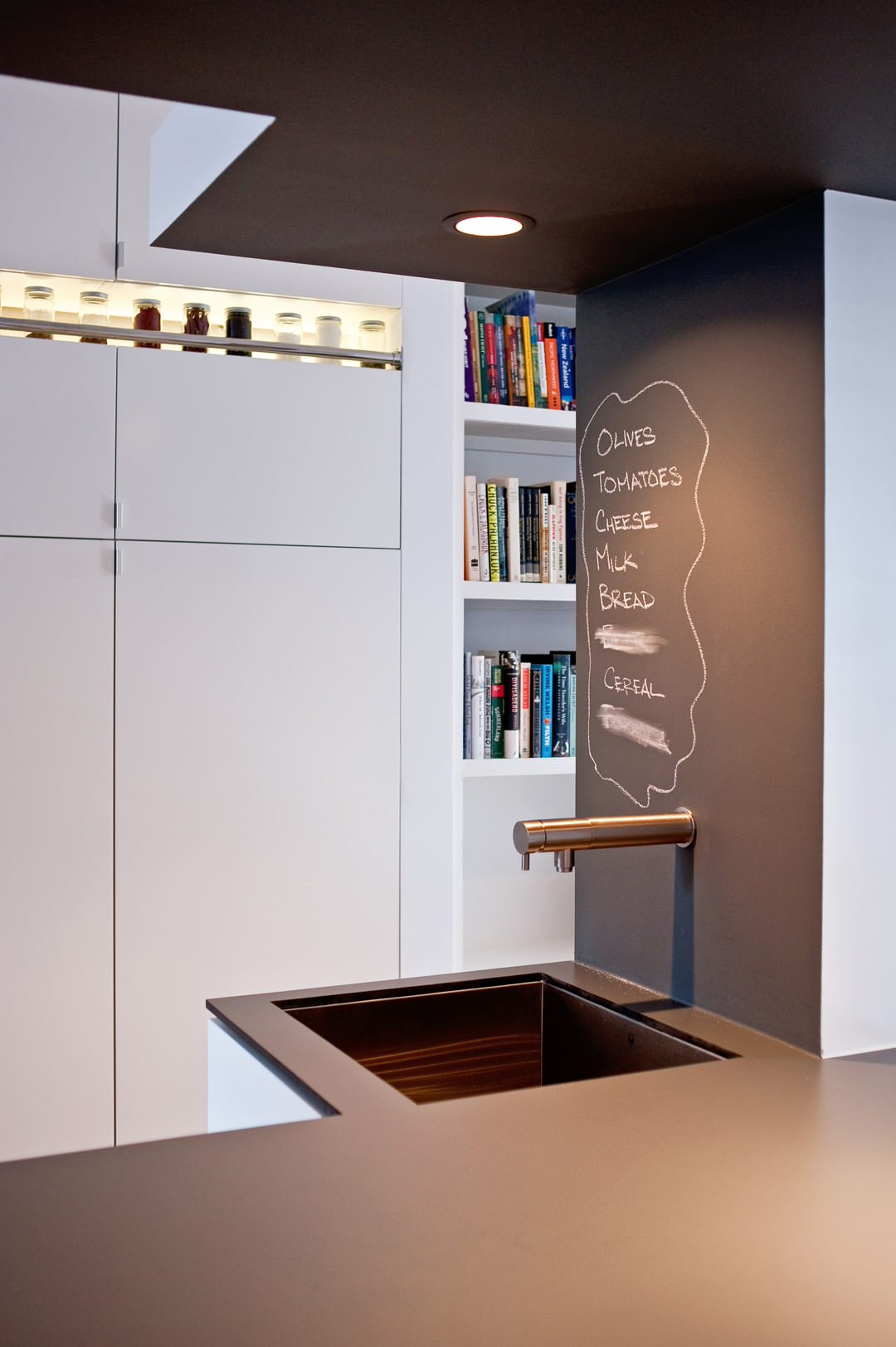 Кухня: Фасад без ручек — действительно ли это удобно?