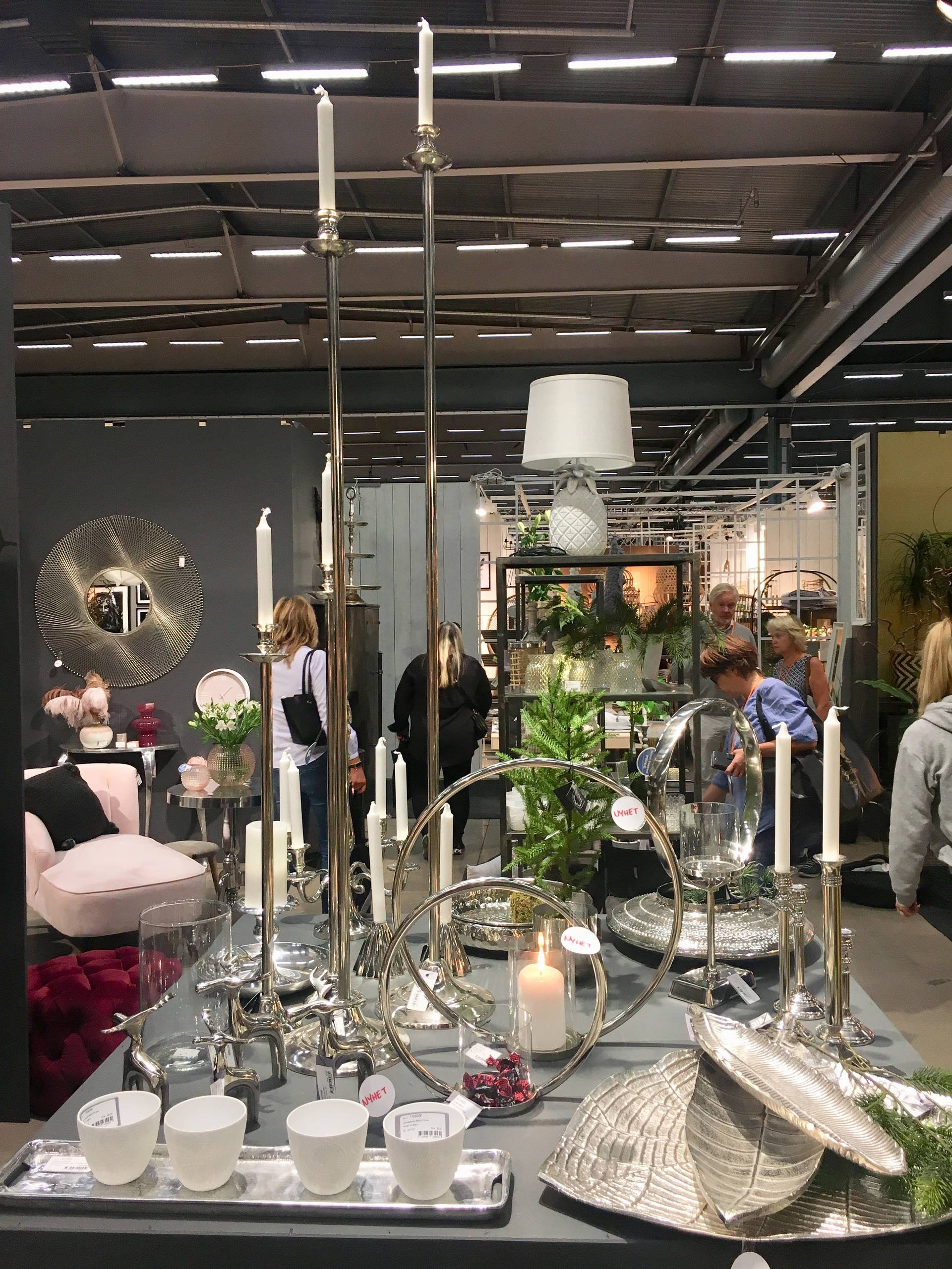 Микротренды: Очень высокий подсвечник