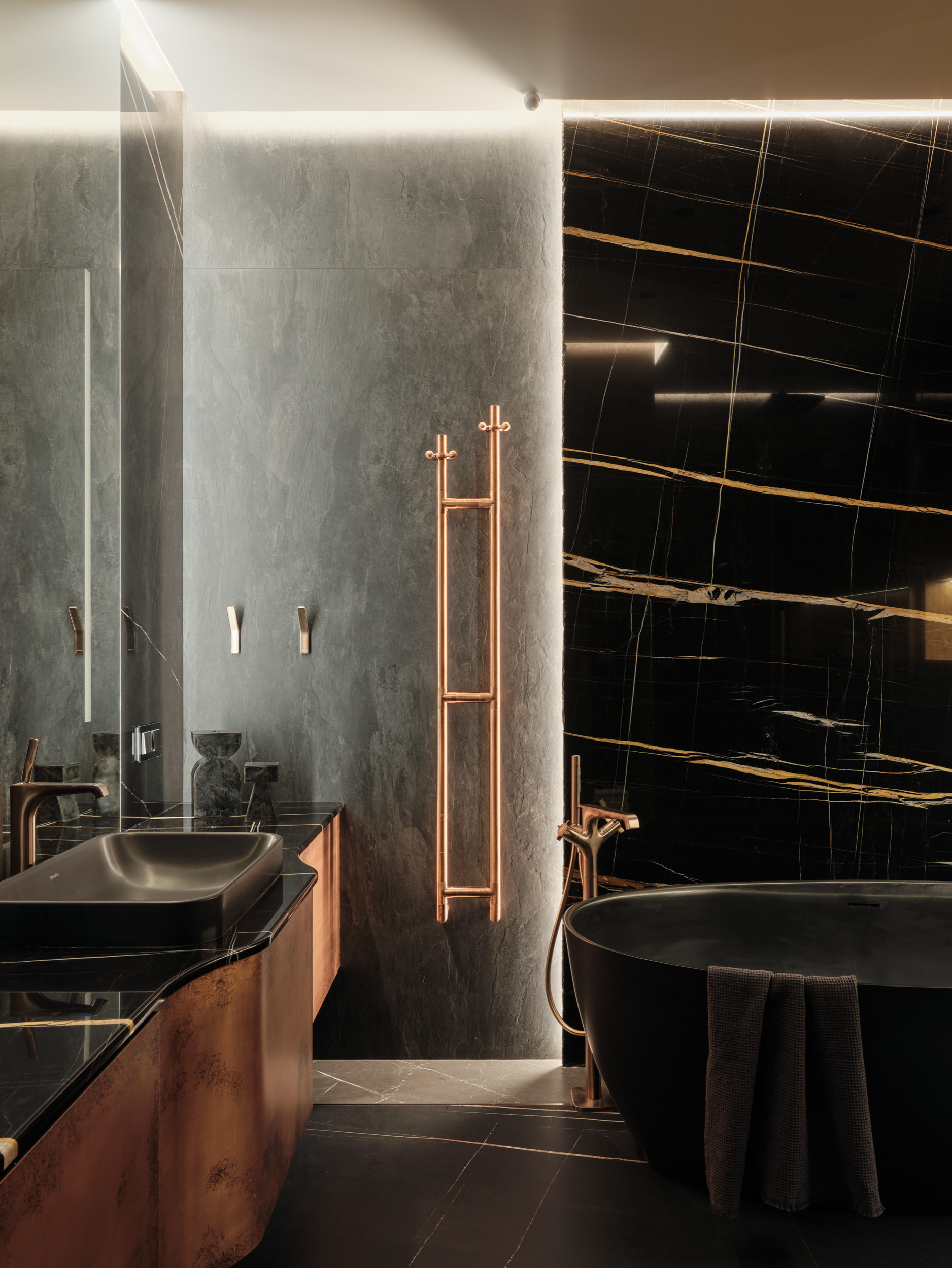 Проект недели: Черная ванная комната с медной сантехникой