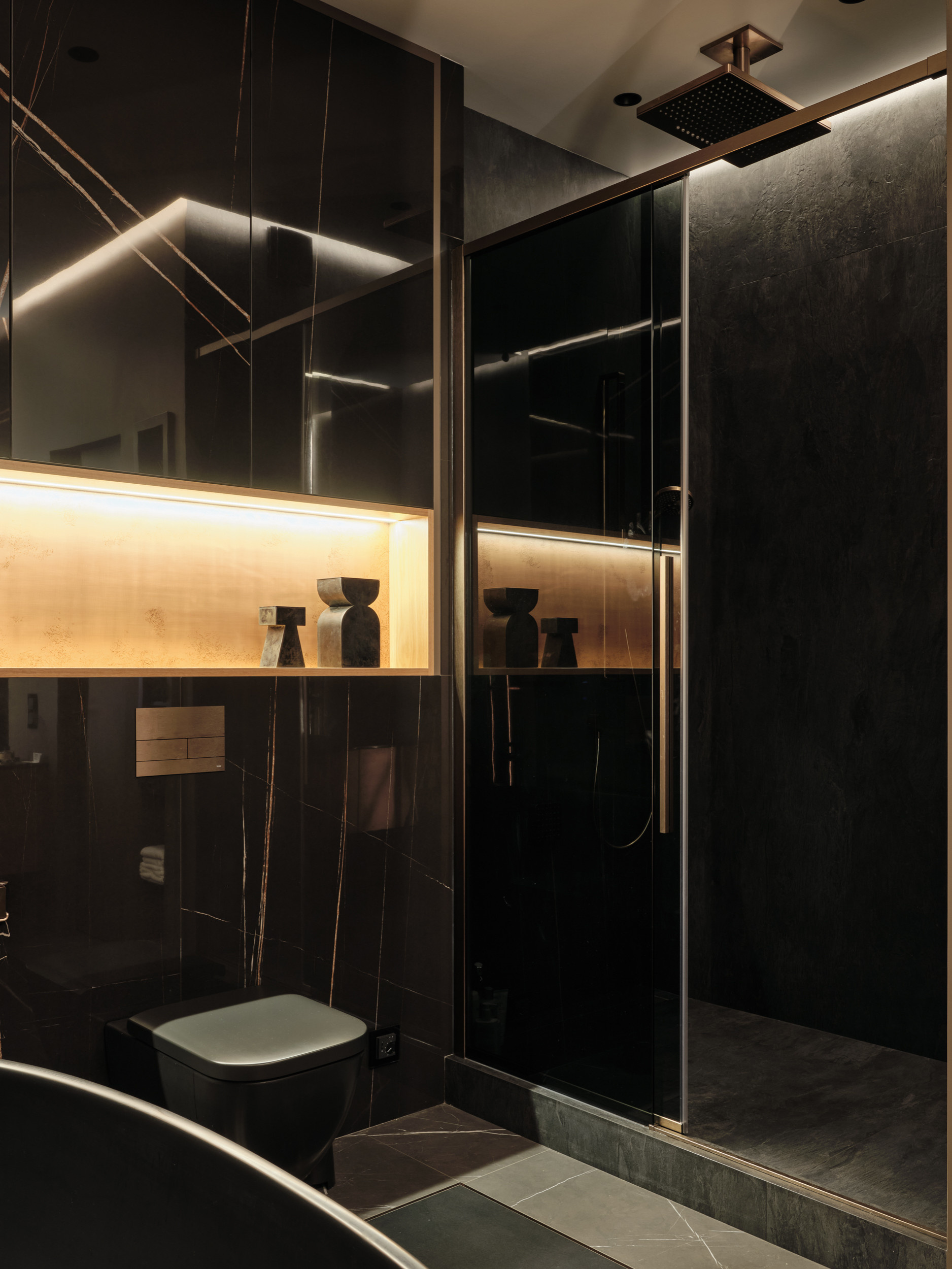 Проект недели: Черная ванная комната с медной сантехникой