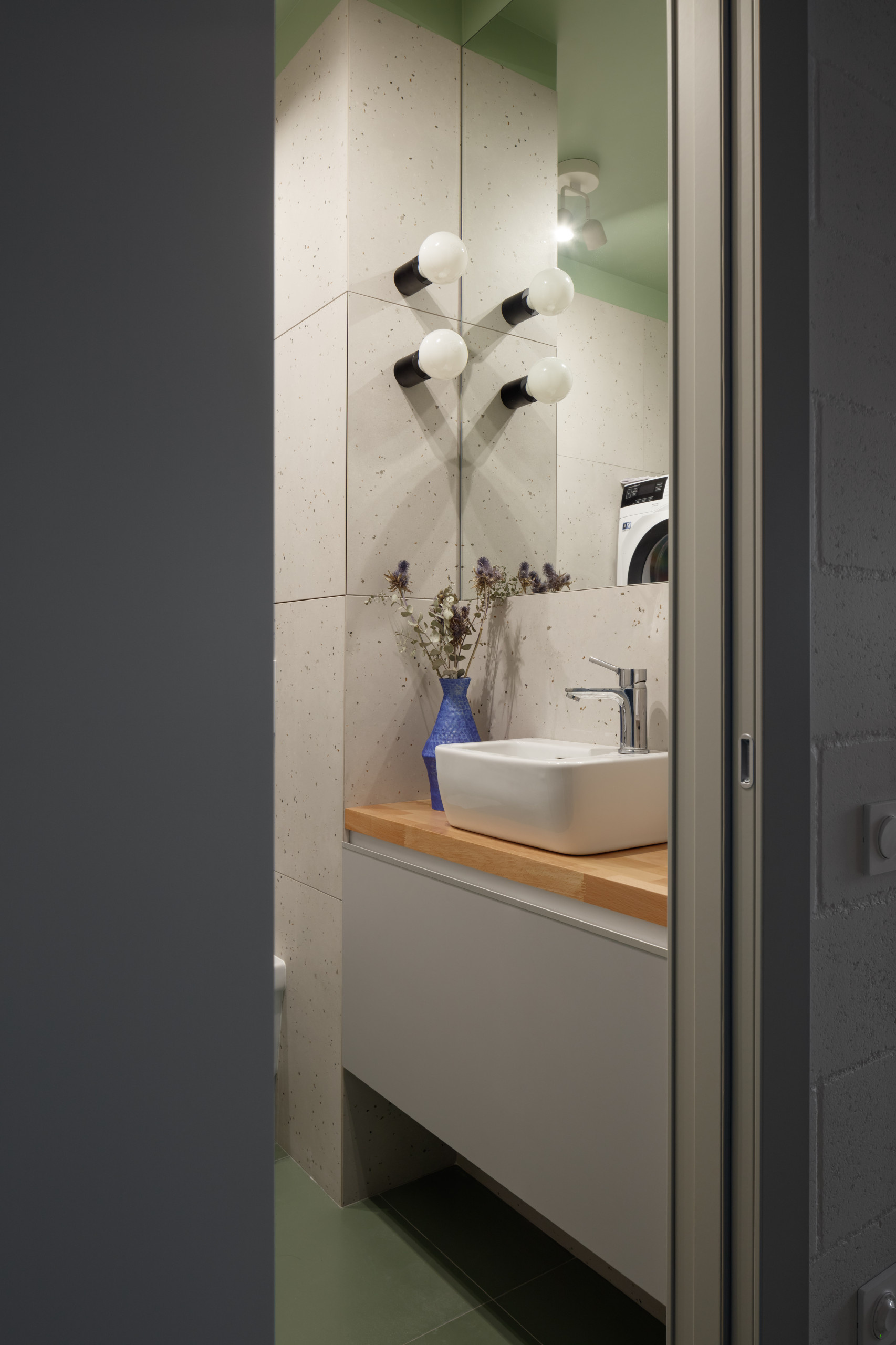 Houzz тур: Квартира с карамельным кубом и «бетонной» панелью ПО-2