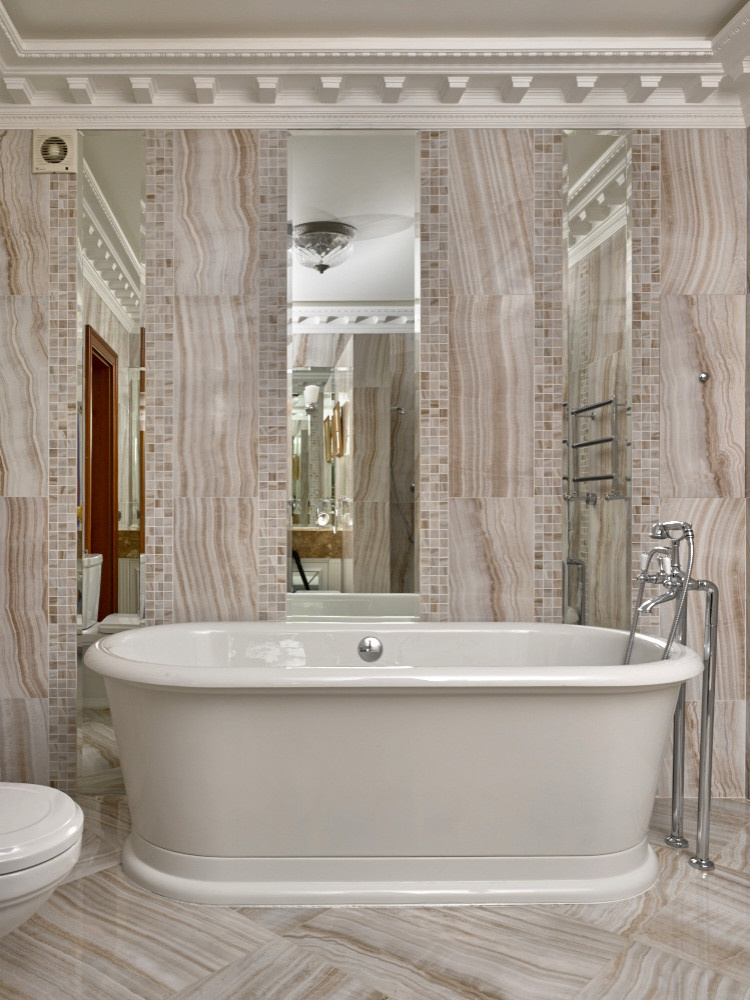 Houzz тур: Спокойный и органичный фьюжн в квартире с камином