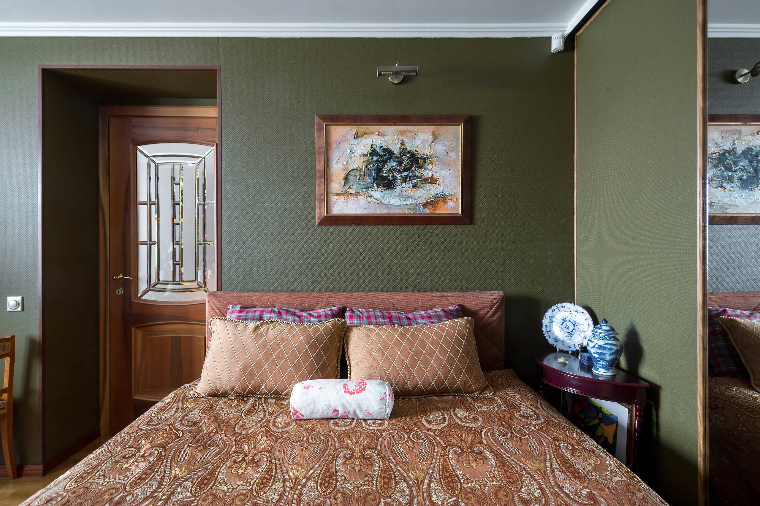 В гостях: Квартира юного ценителя антиквариата