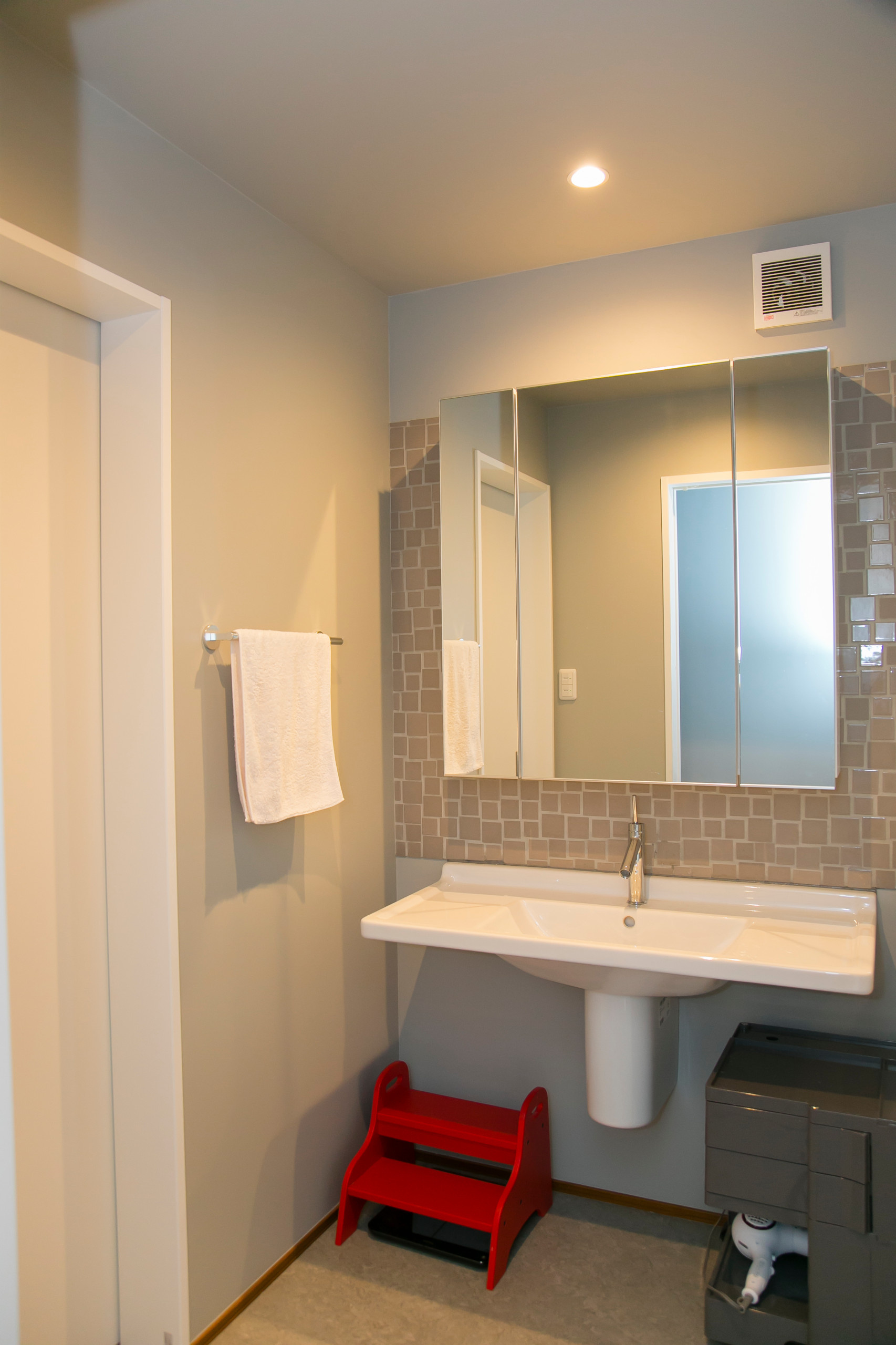 Houzz Япония: Дом арт-директора для семьи и друзей