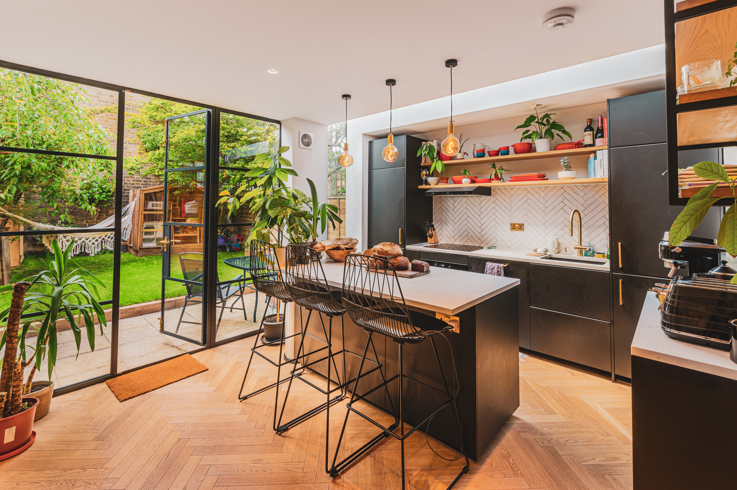 Houzz Британия: Перестройка пристройки — с эффектным окном