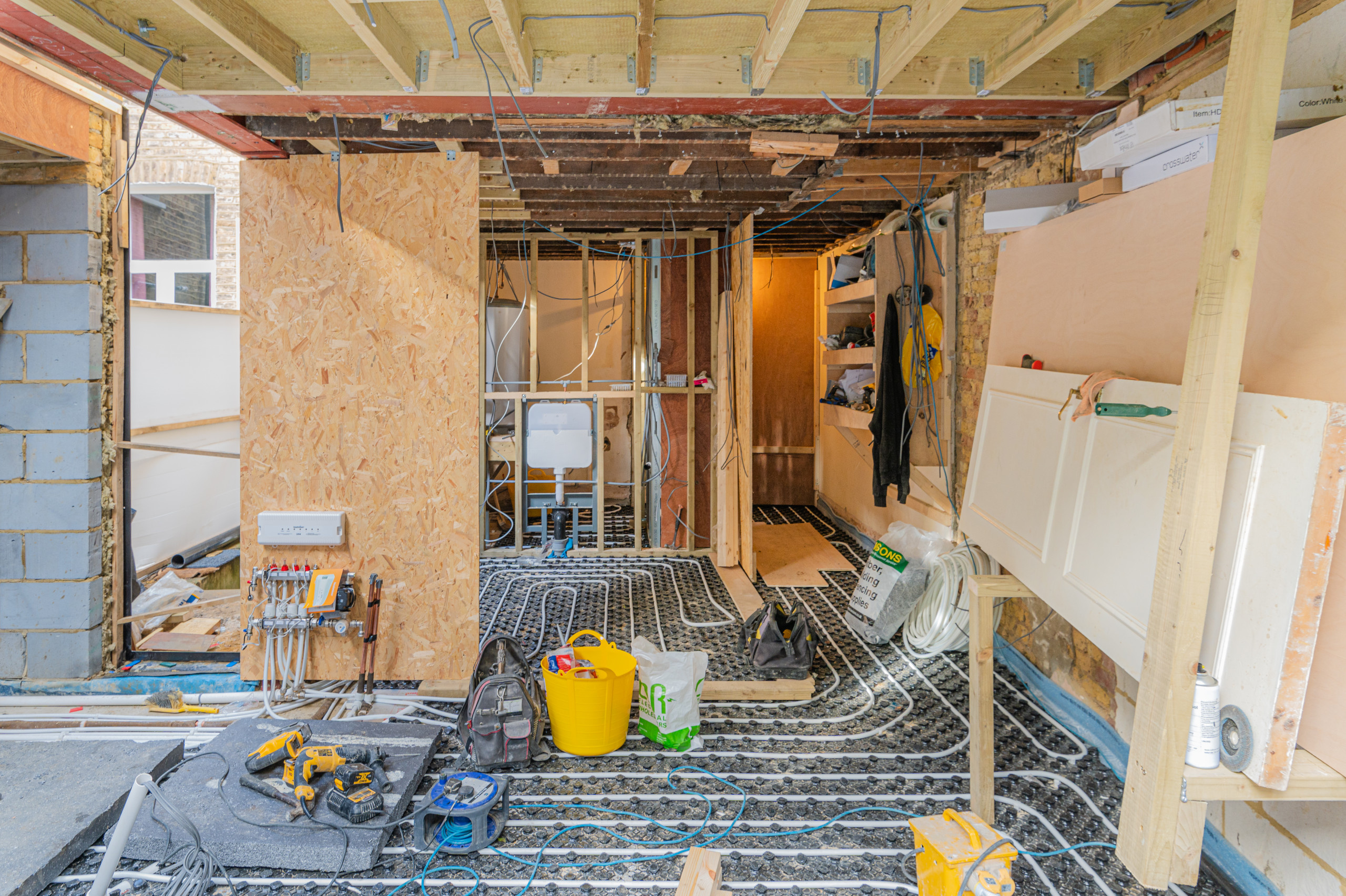 Houzz Британия: Перестройка пристройки — с эффектным окном