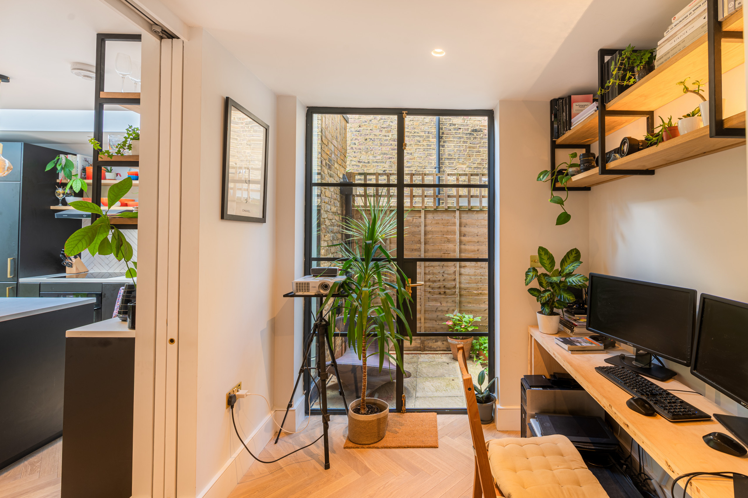 Houzz Британия: Перестройка пристройки — с эффектным окном