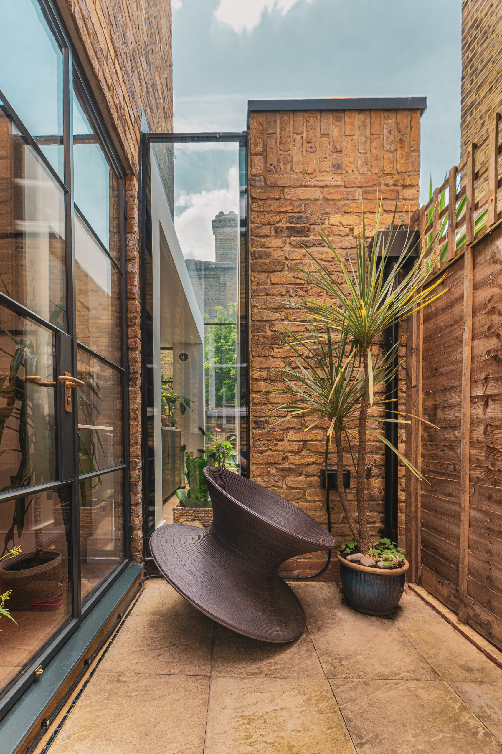 Houzz Британия: Перестройка пристройки — с эффектным окном