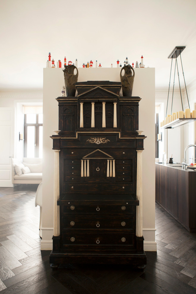 В гостях: Иконы дизайна и неоклассика в квартире в Замоскворечье