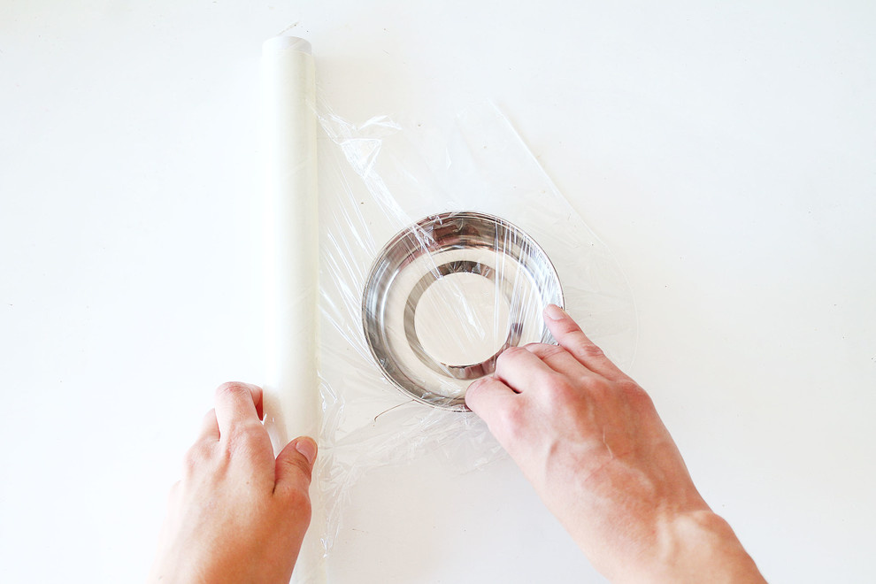 Своими руками: Делаем вазы из стакана и цемента