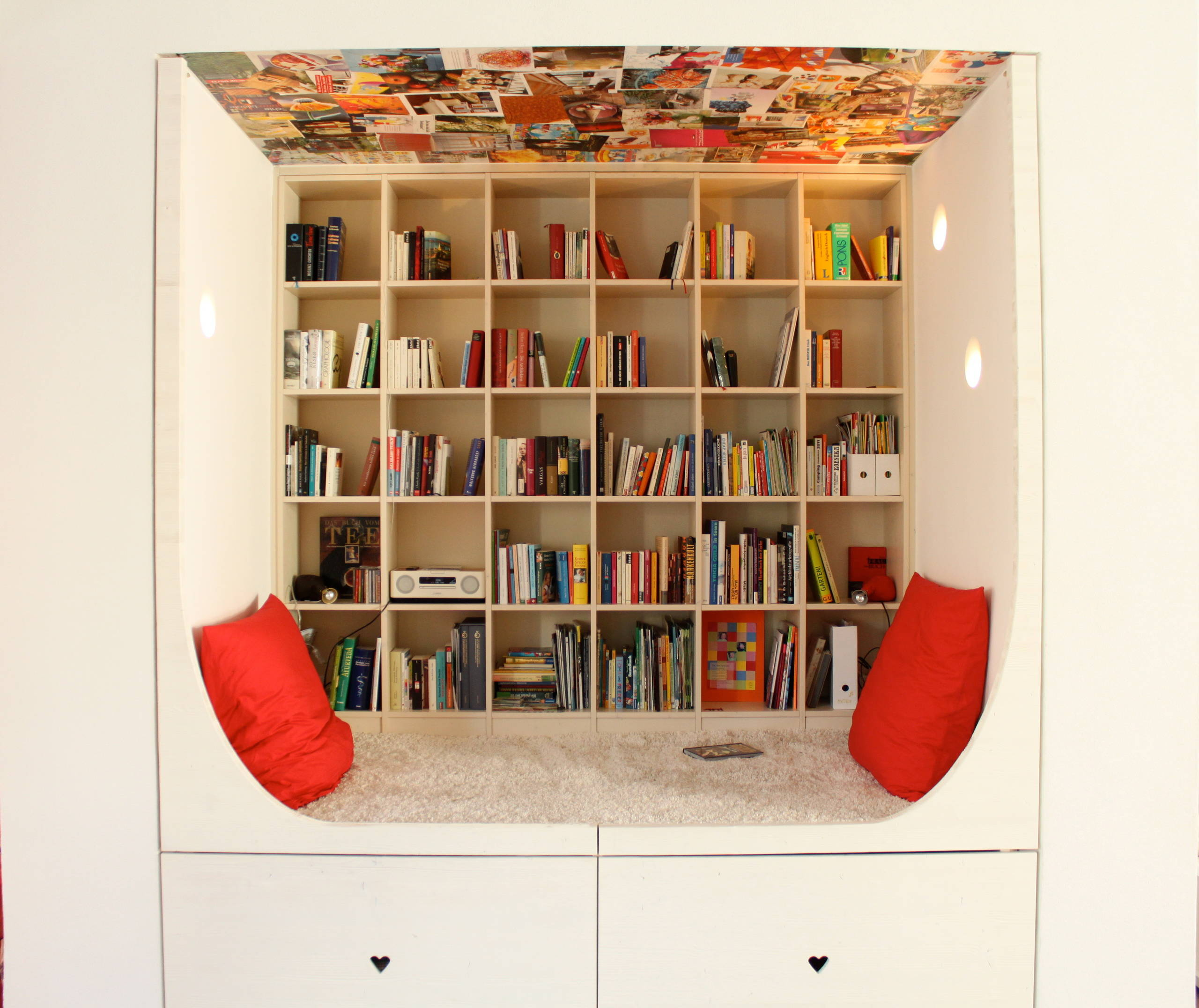 Объясняем: Почему дизайнер сделал этот диван в шкафу