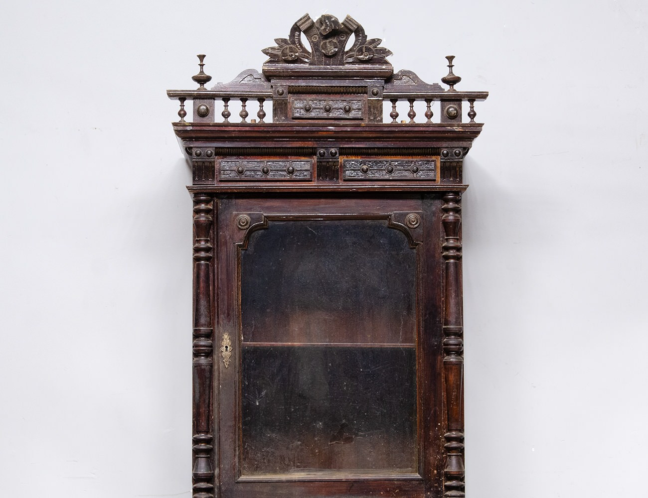 Адреса: 10 мест, куда идти за винтажным светом и мебелью