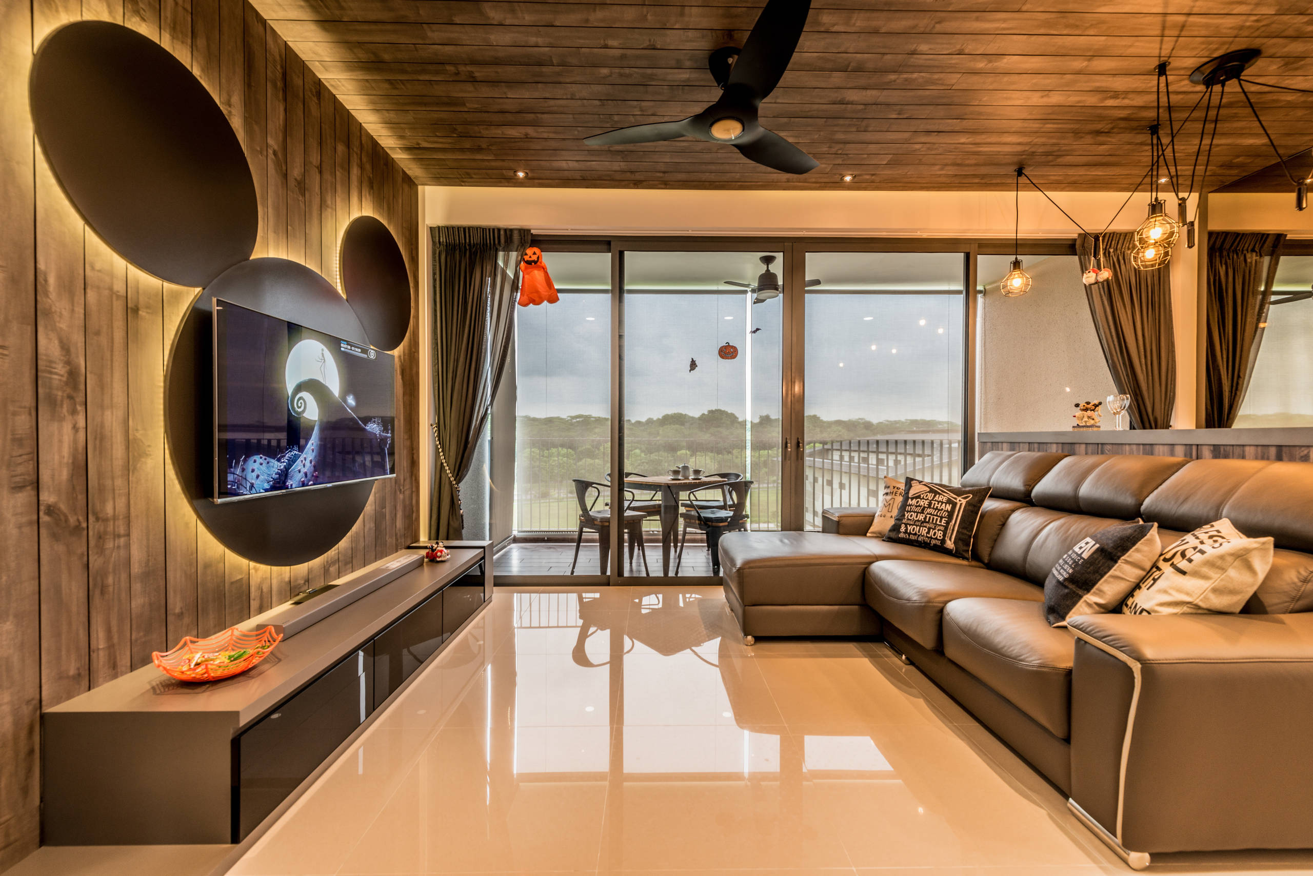 Houzz Сингапур: Гостиная с Микки Маусом