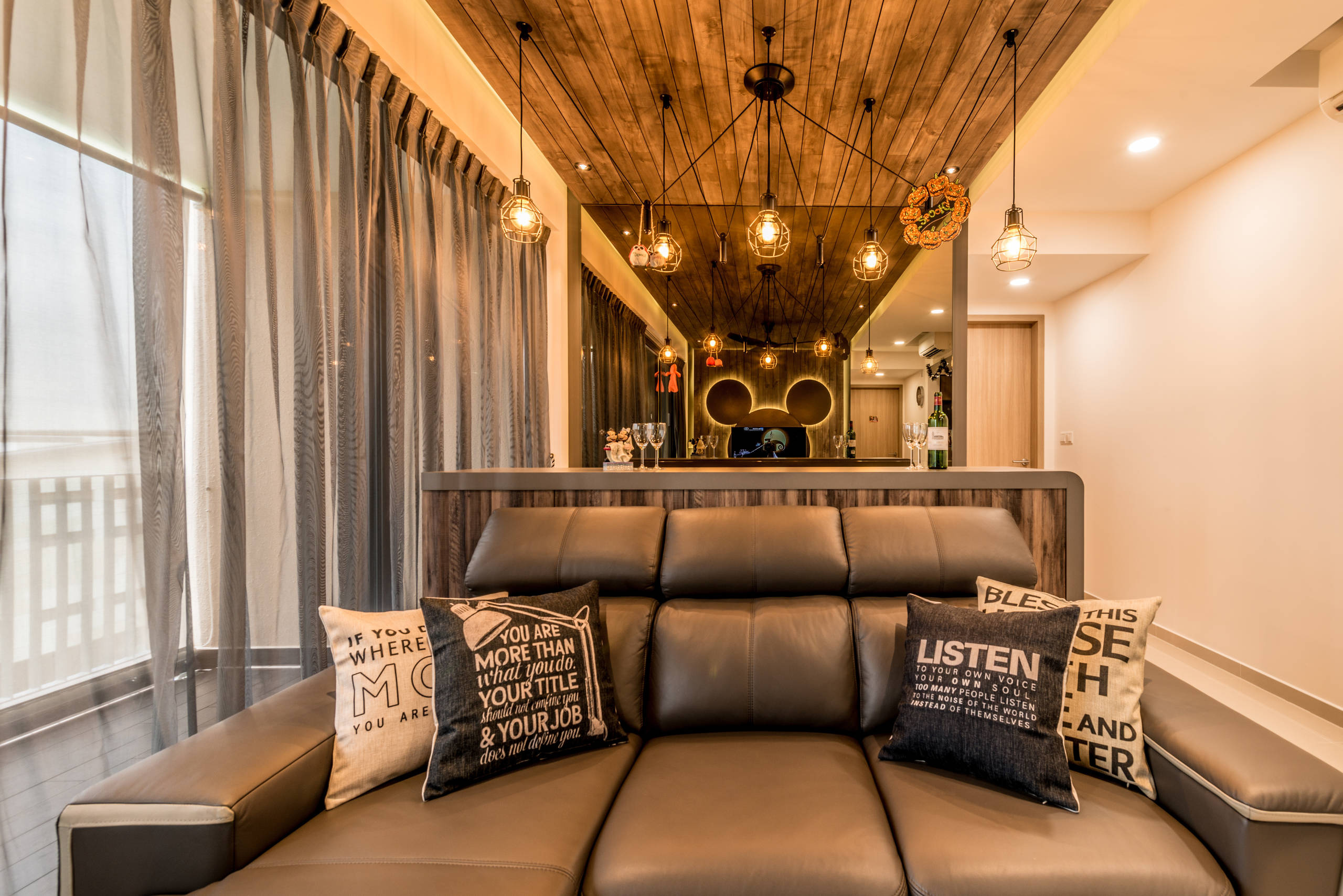 Houzz Сингапур: Гостиная с Микки Маусом