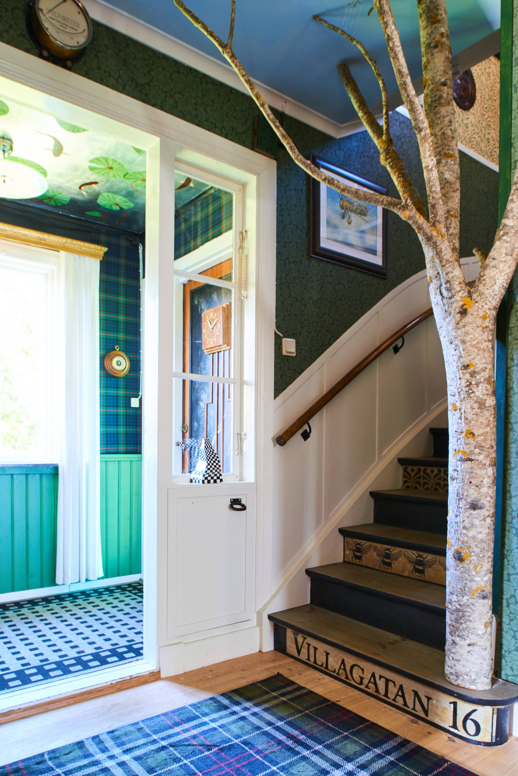 Houzz Швеция: Дом с картинами на... потолке