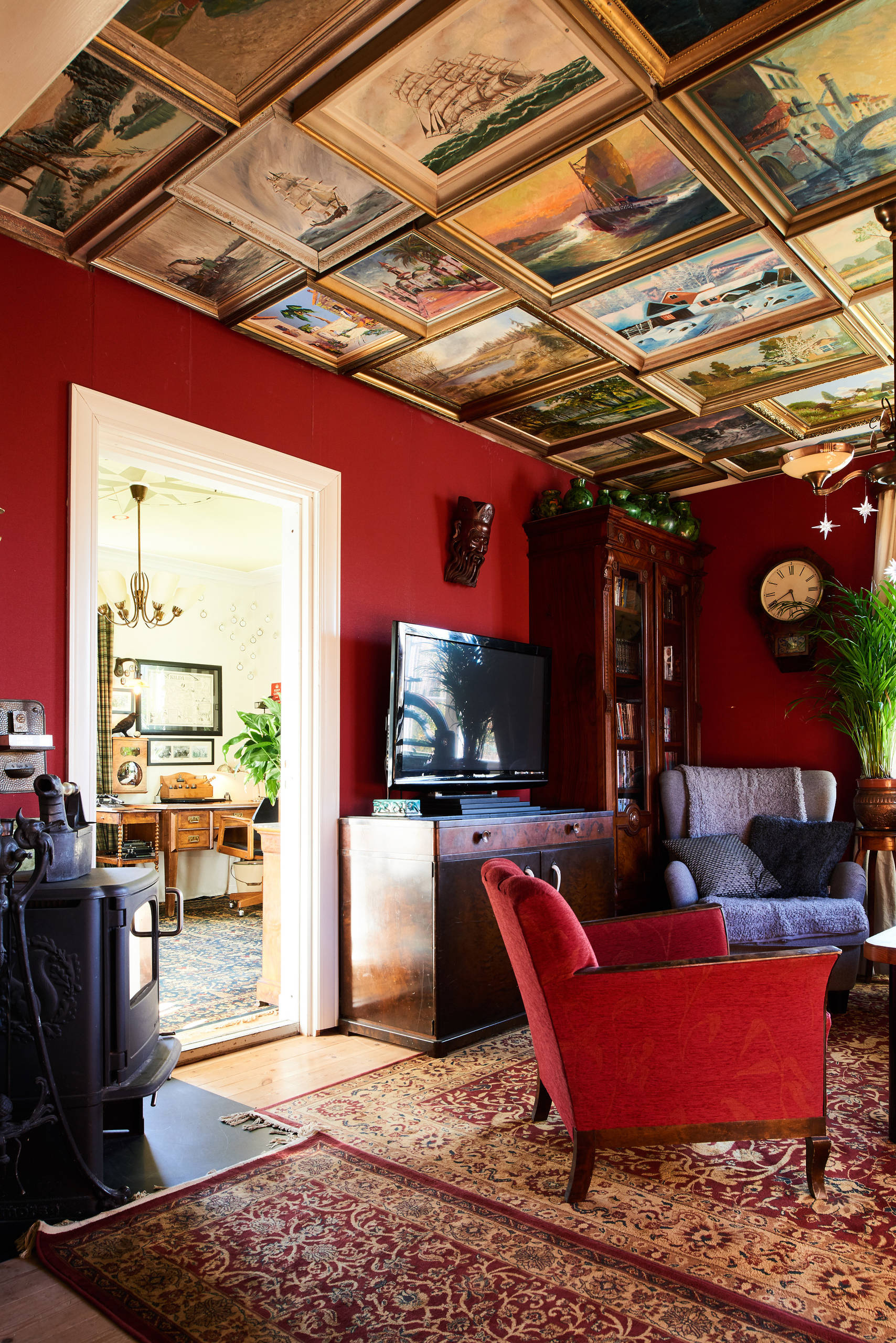 Houzz Швеция: Дом с картинами на... потолке