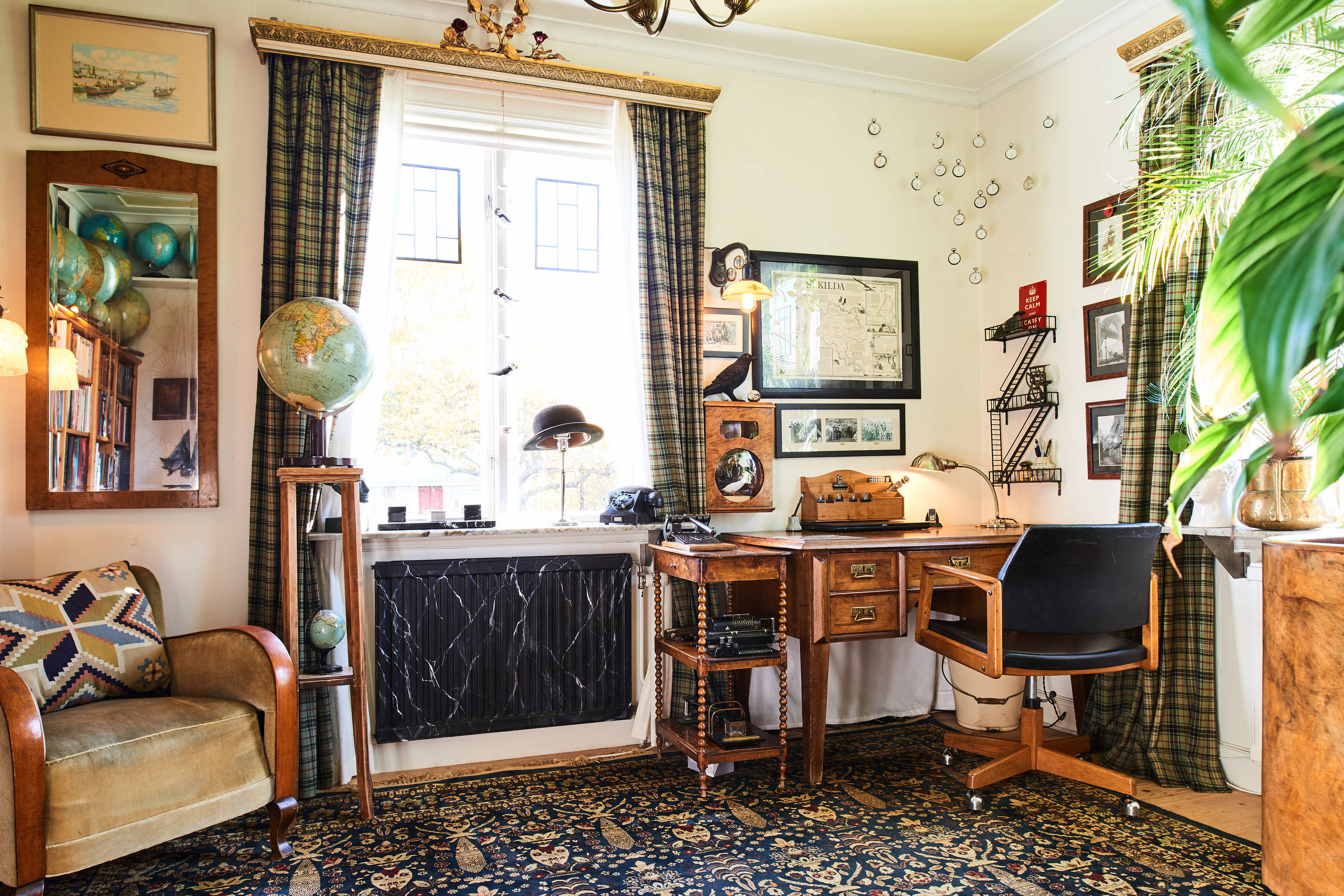 Houzz Швеция: Дом с картинами на... потолке