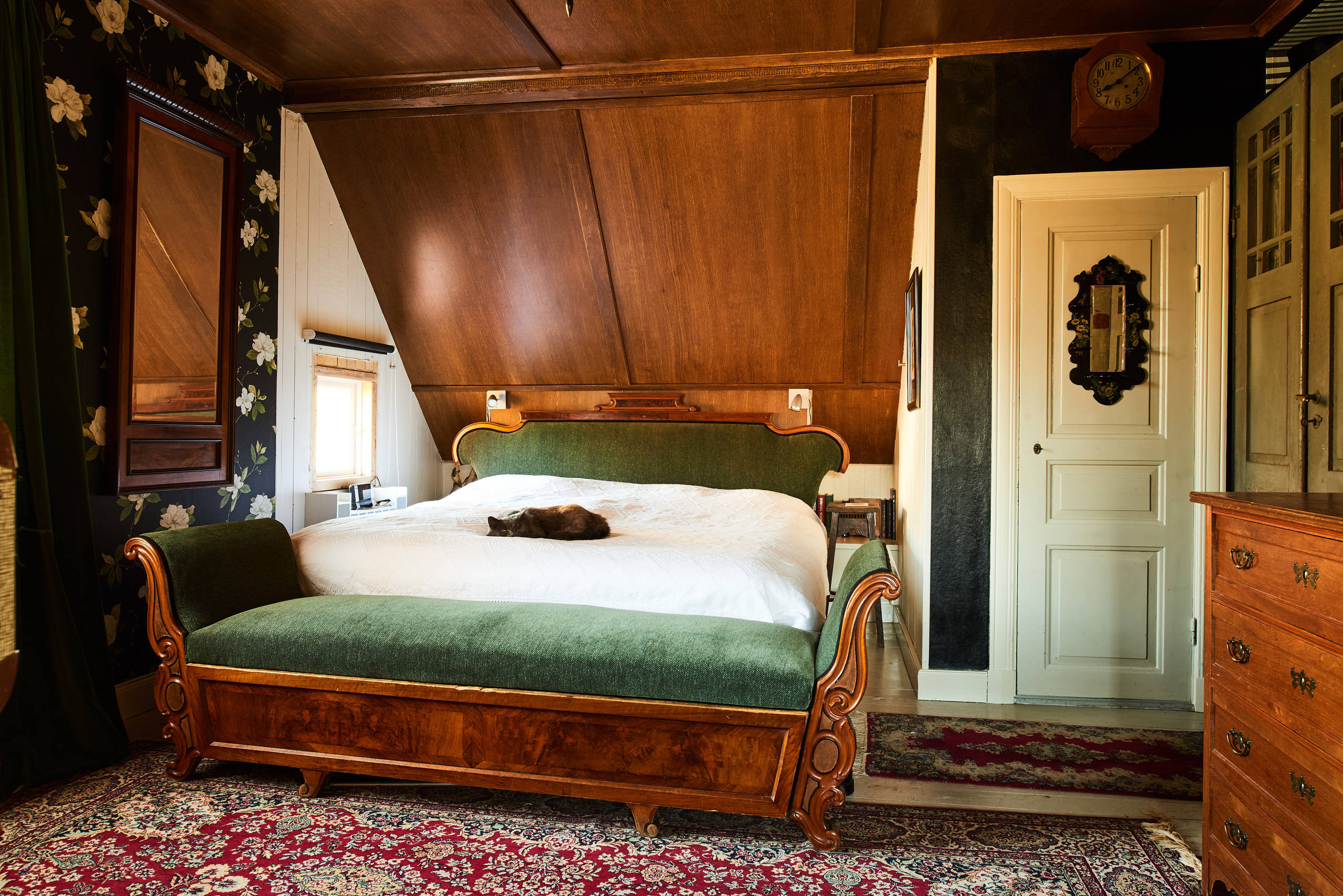 Houzz Швеция: Дом с картинами на... потолке