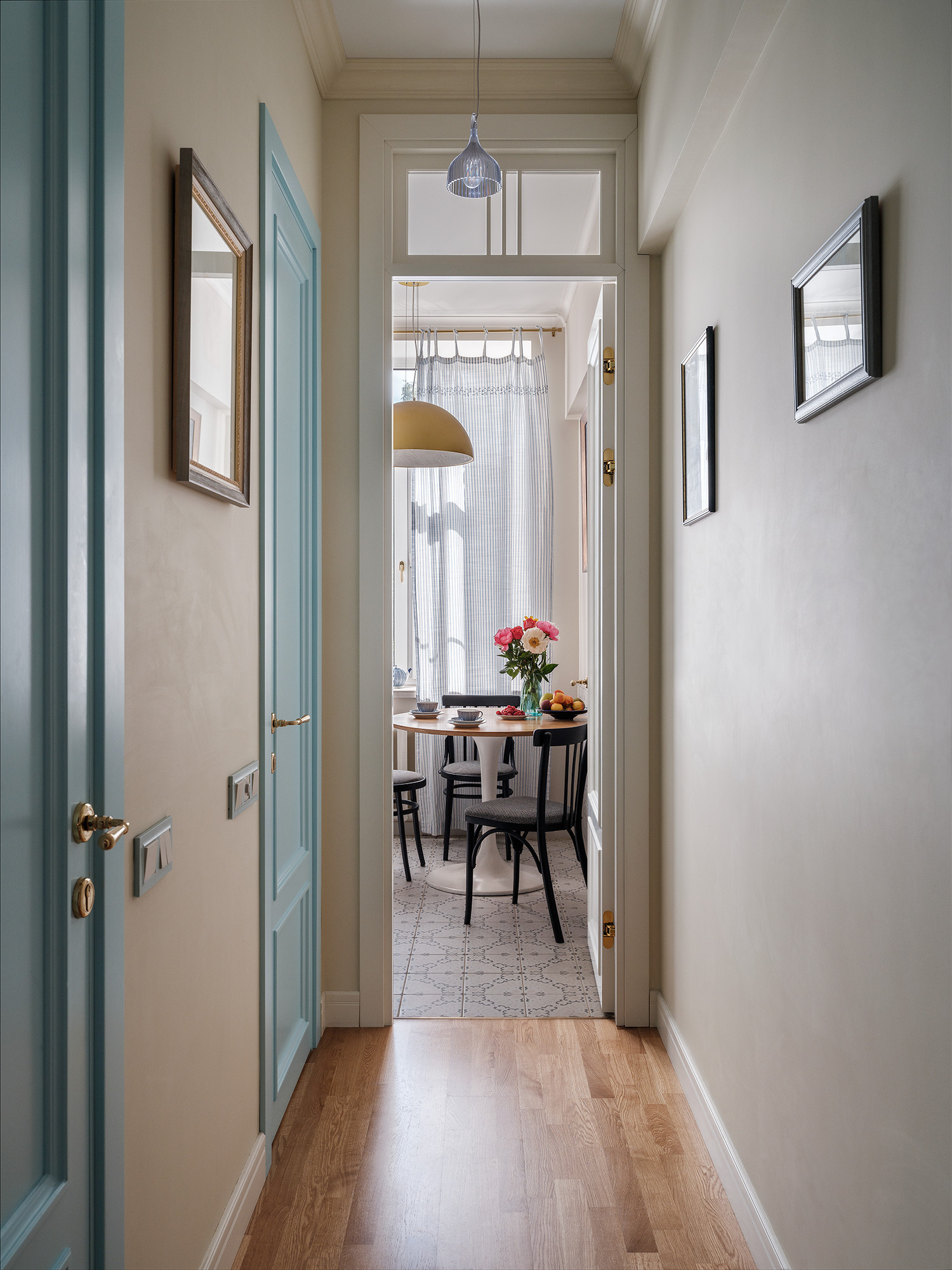 В гостях: маленькая квартира для четверых и усыновленной собаки