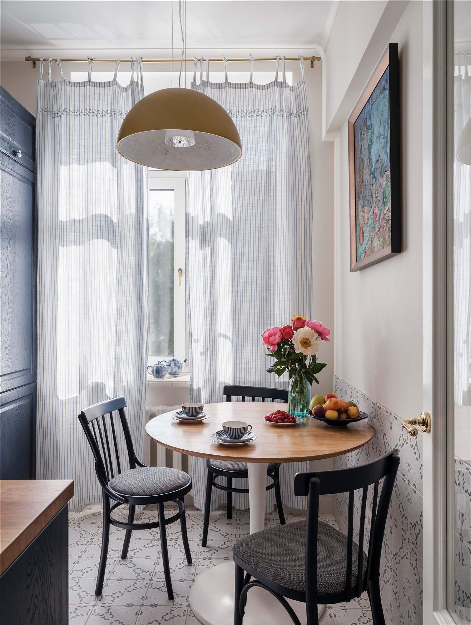 В гостях: маленькая квартира для четверых и усыновленной собаки