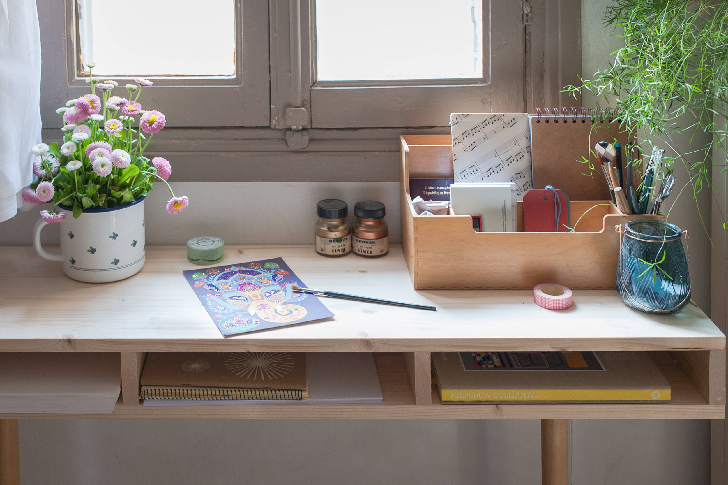 Своими руками: Как сделать рабочее место у окна