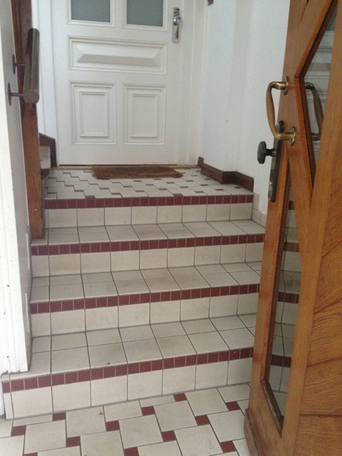 До и после: Реставрация старой лестницы в подъезде