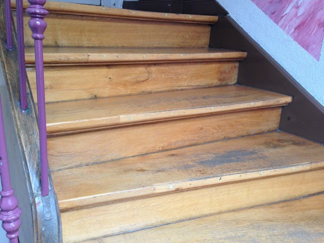 До и после: Реставрация старой лестницы в подъезде