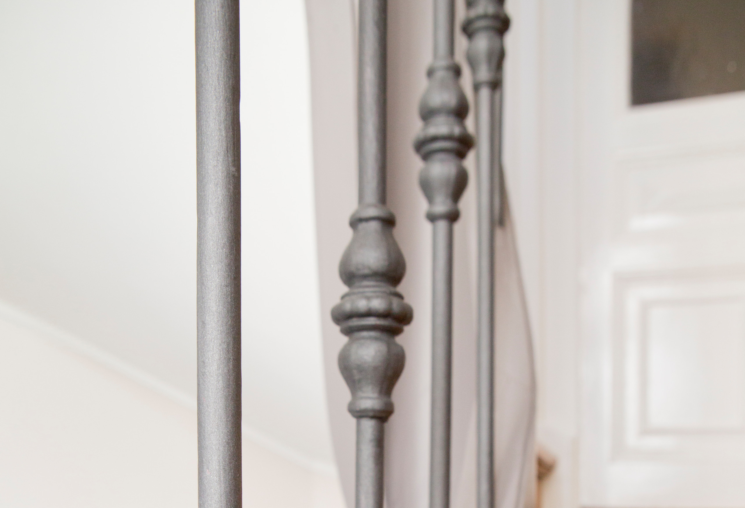 До и после: Реставрация старой лестницы в подъезде