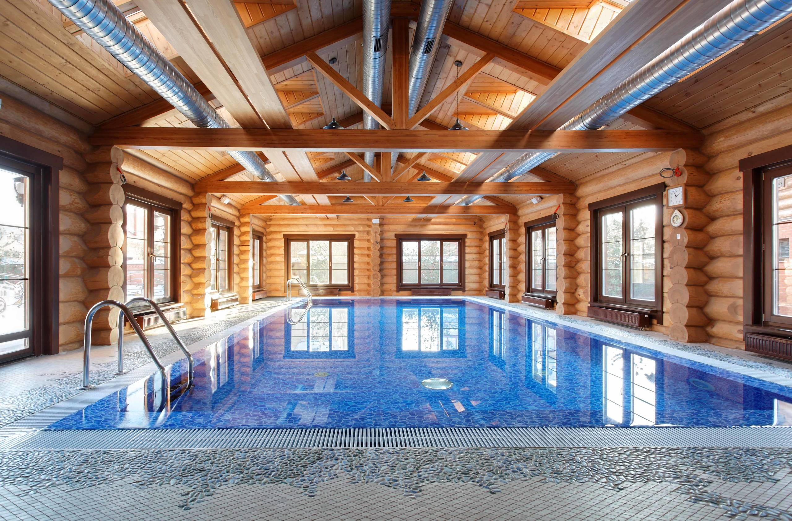 Очистка воды в бассейне: Что важно сделать, а на чем — сэкономить