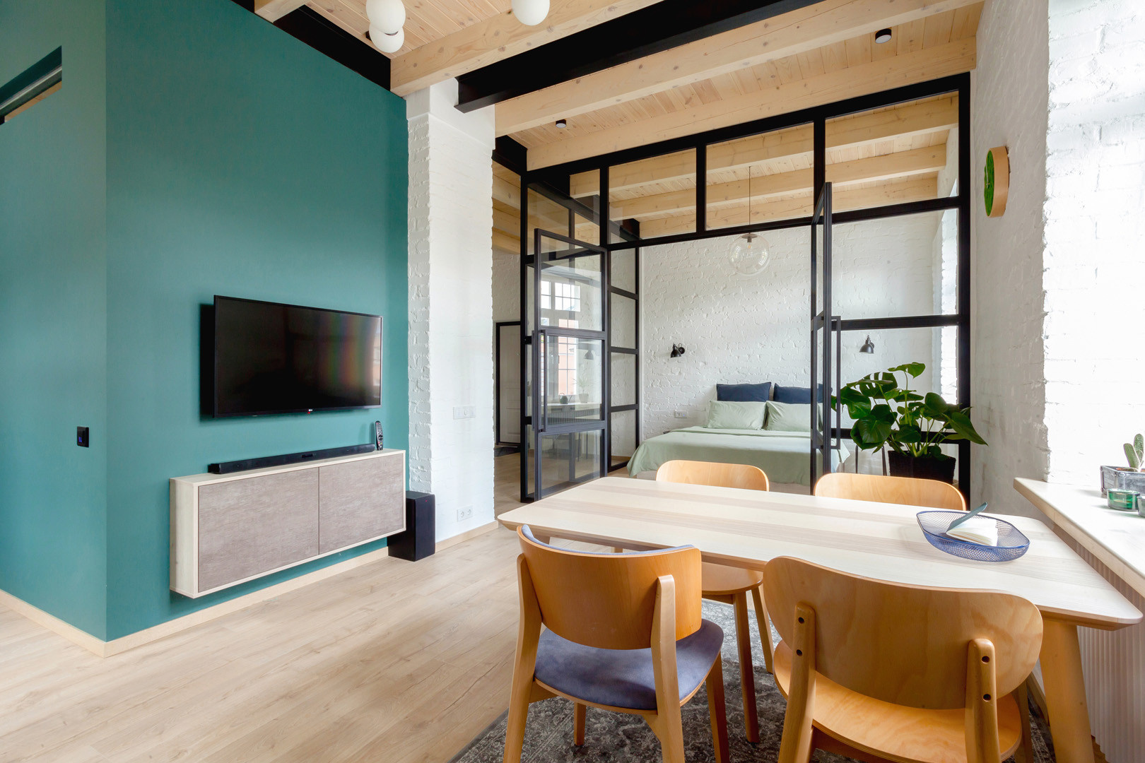 В гостях: Квартира в Твери, где полностью разобрали потолок