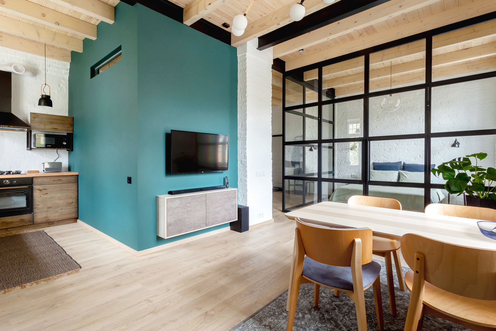 В гостях: Квартира в Твери, где полностью разобрали потолок