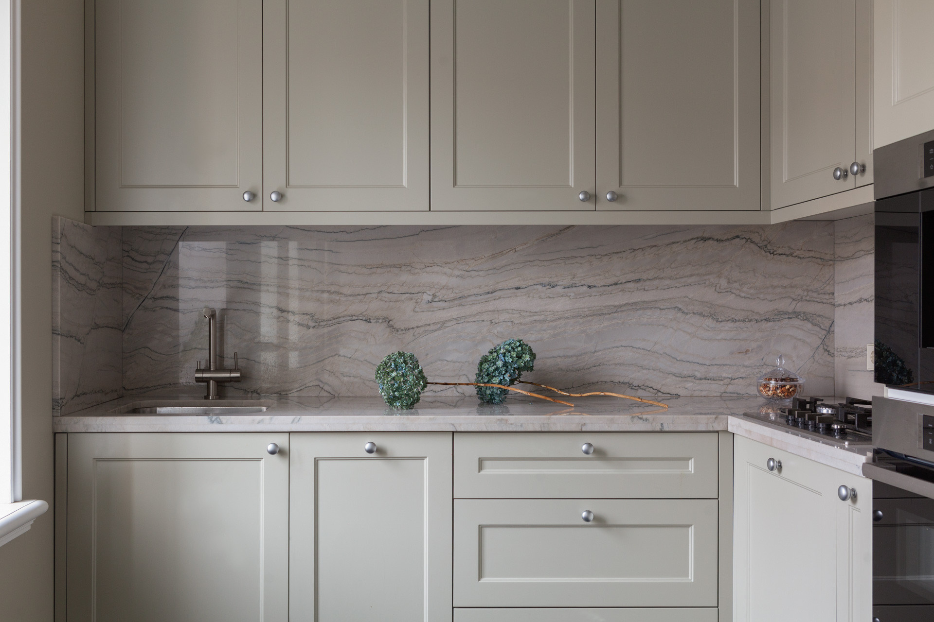 До и после: 5 кухонь из 2000-х после дизайнерской переделки