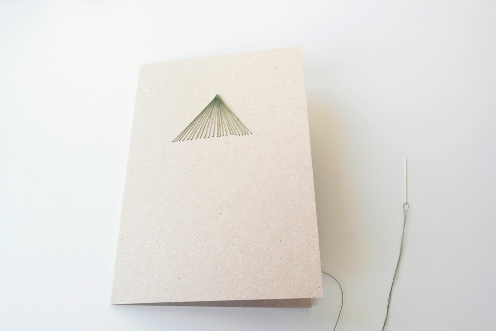 Своими руками: Делаем новогоднюю открытку с вышитой елочкой