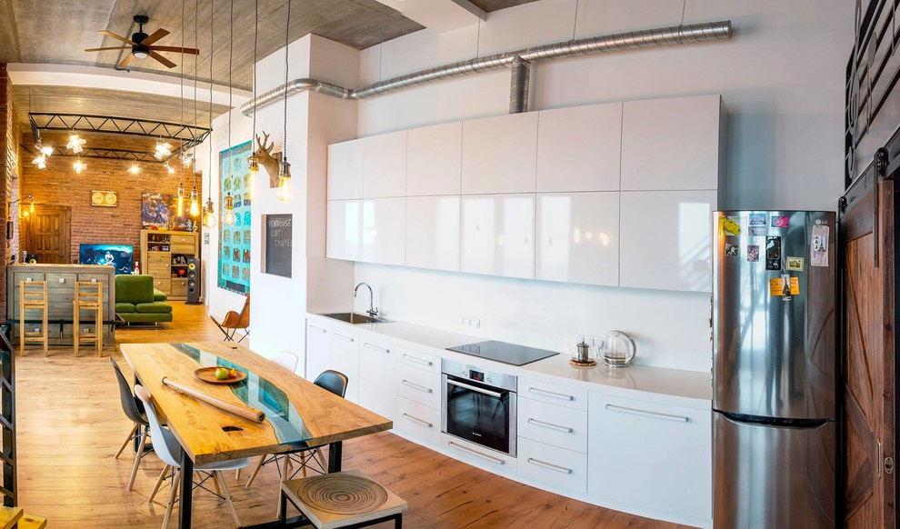 Houzz тур: Лофт в Тюмени с «музыкальными» перилами